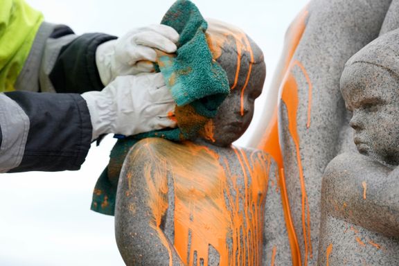  Miljøaktivister innbrakt etter å ha tilgriset skulpturer i Frognerparken