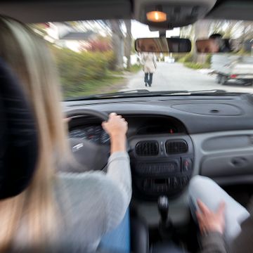 Passasjerer redde i bil: De yngste er mest redd – og dårligst på å si ifra