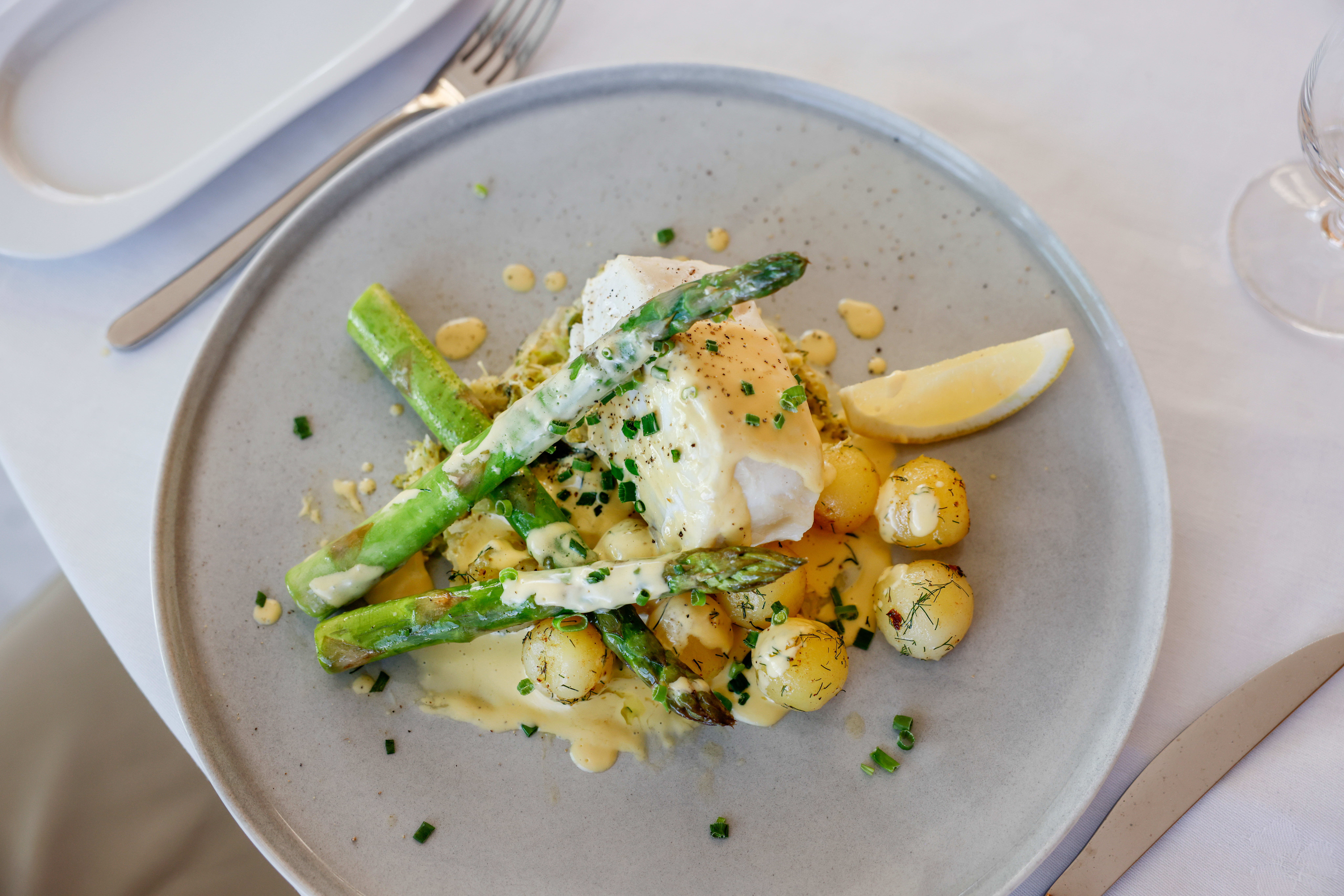 Knallgod kveite med hollandaise. 