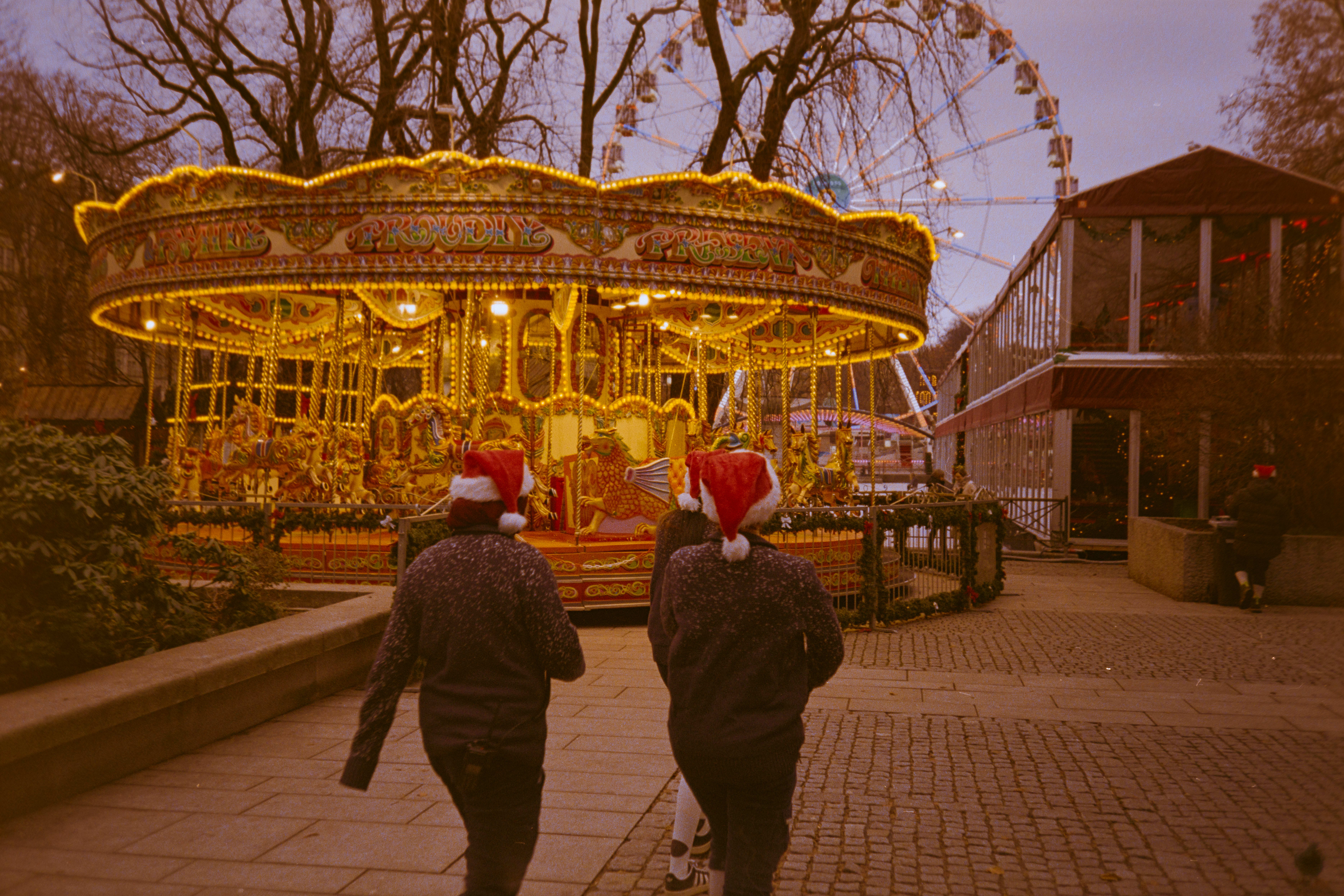 De mange nissene er alltid på jakt etter søppel som må tas før kveldens invasjon. 