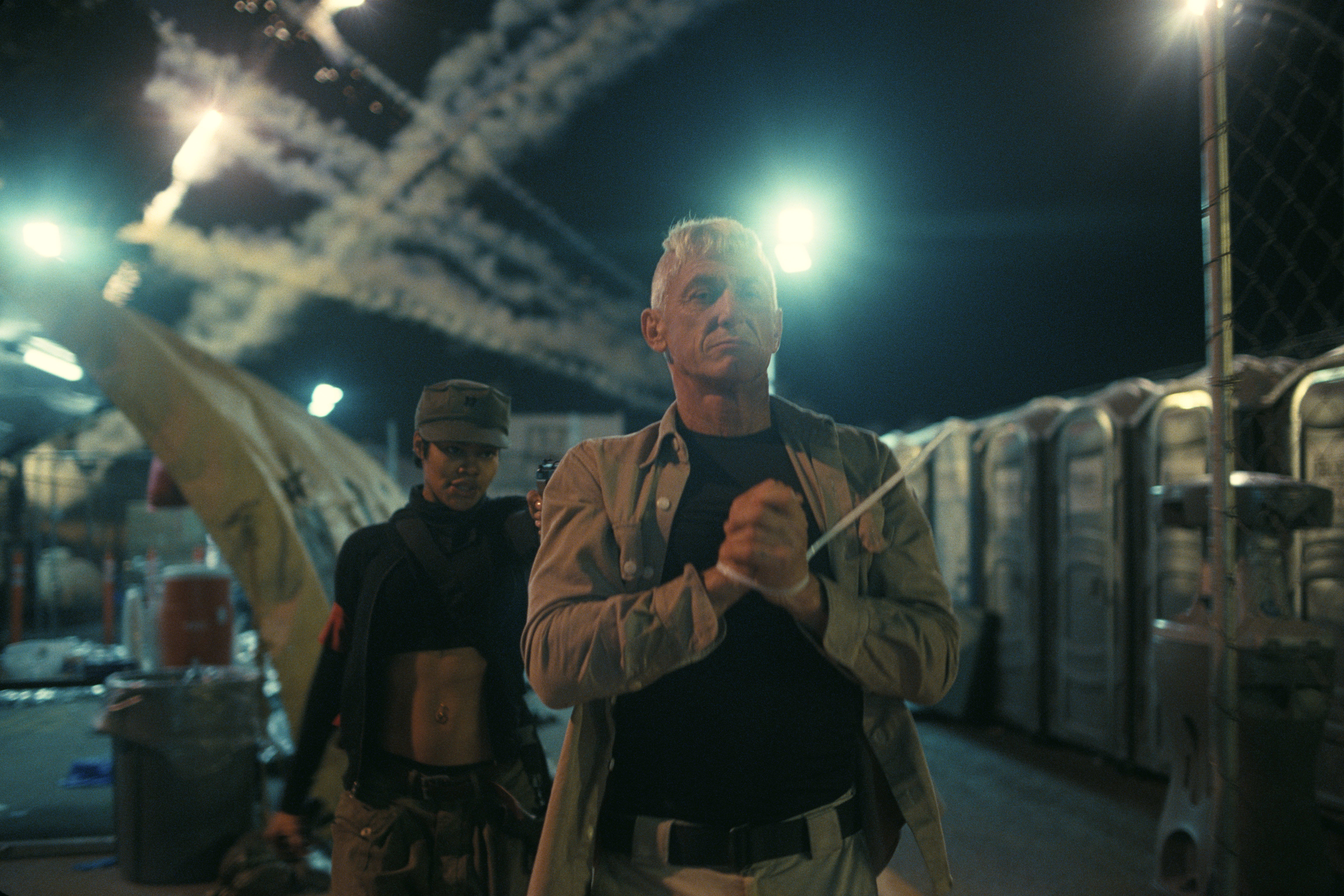 Den nidkjære kaptein Steven Lockjaw (Sean Penn) blir Bobs nemesis.