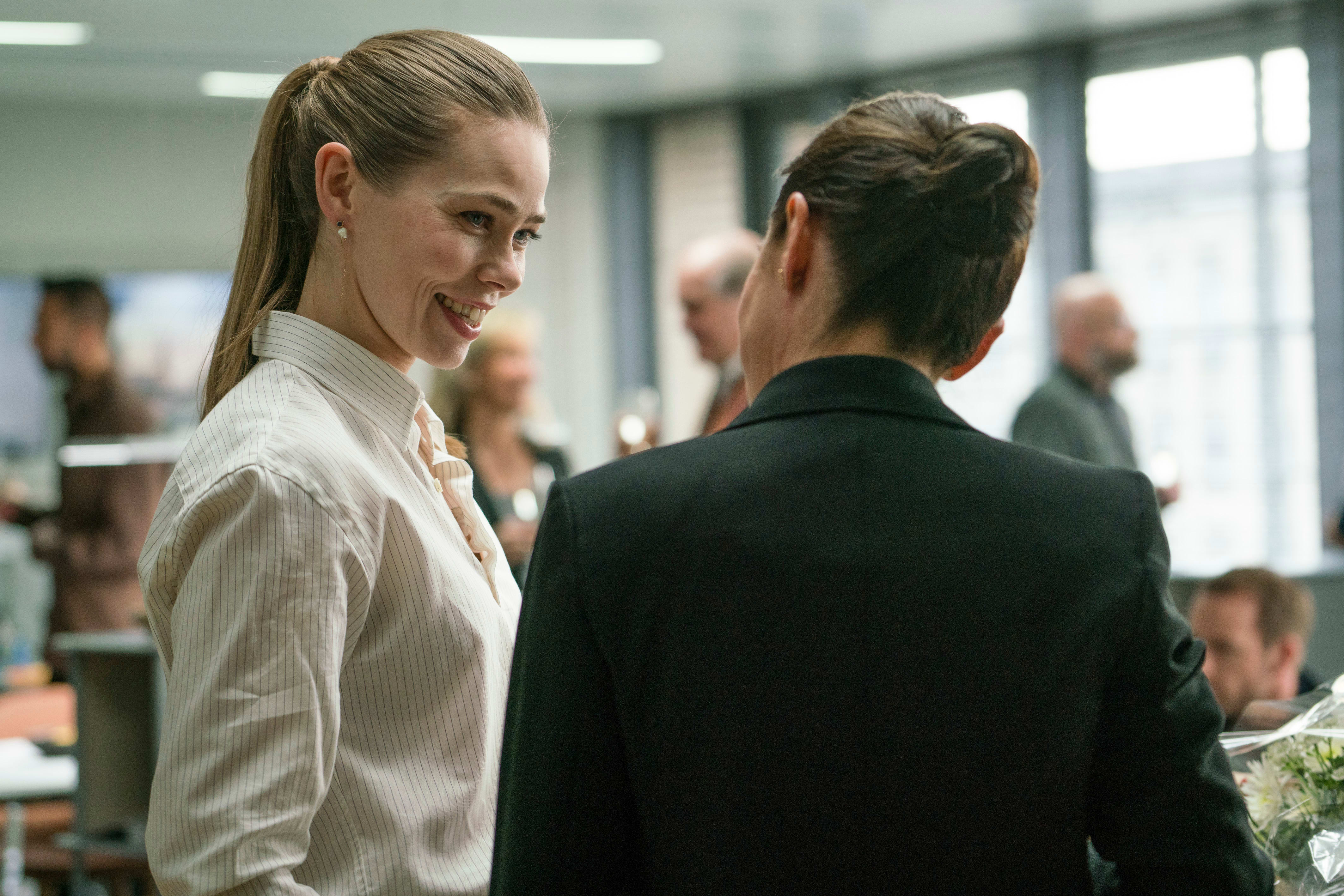 Birgitte Hjort Sørensen spiller Katrine Fønsmark, journalisten som er blitt nyhetsredaktør i TV1.