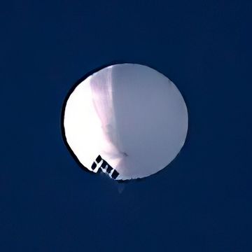 Advarte Biden mot å skyte ned spionballongen. Nå er  ballong observert også i Canada.