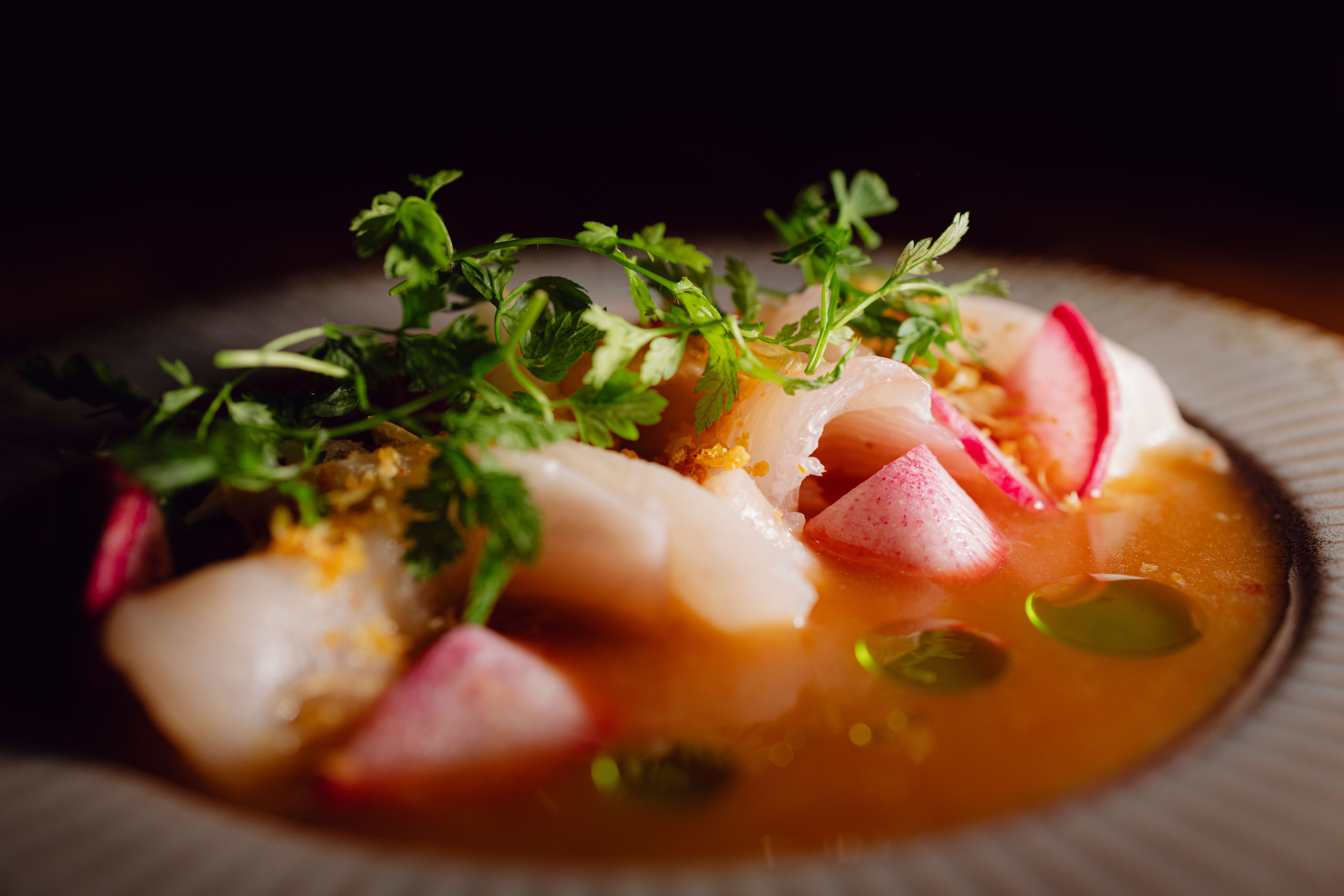 Hamachi i småskarp marinade.