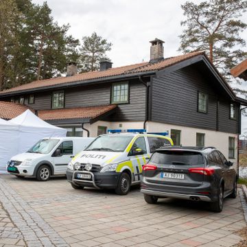 Politiet beslaglegger huset til Tom Hagen