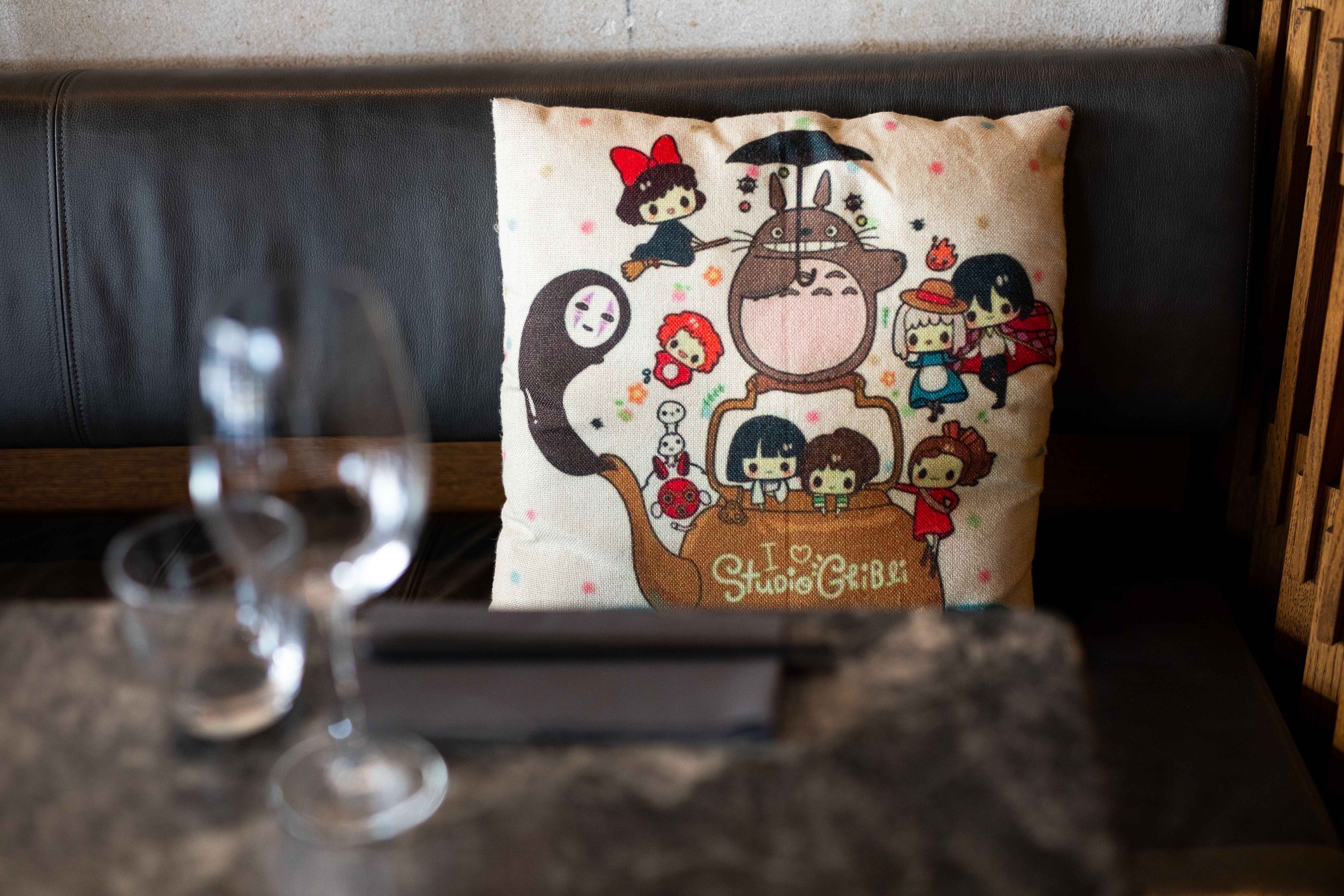 Du sitter godt hos Sabi sushi. 