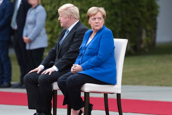 Møtt med iskald skulder hos Merkel. Mottrekket er dramatisk: EU-ansatte briter skal ikke lenger gå i møter i Brussel.