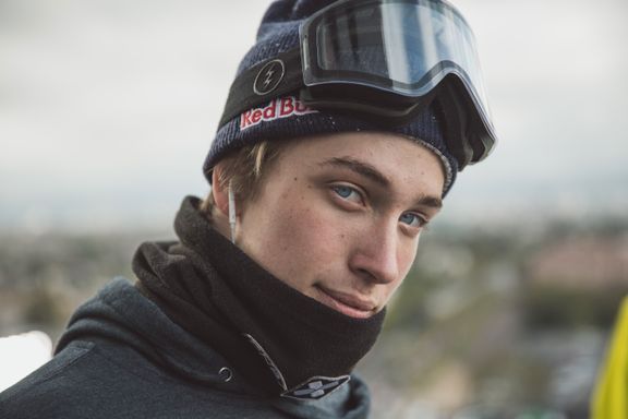 Den norske 17-åringen tar pusten fra snowboardmiljøet. Terje Håkonsen: – Han presser grensene