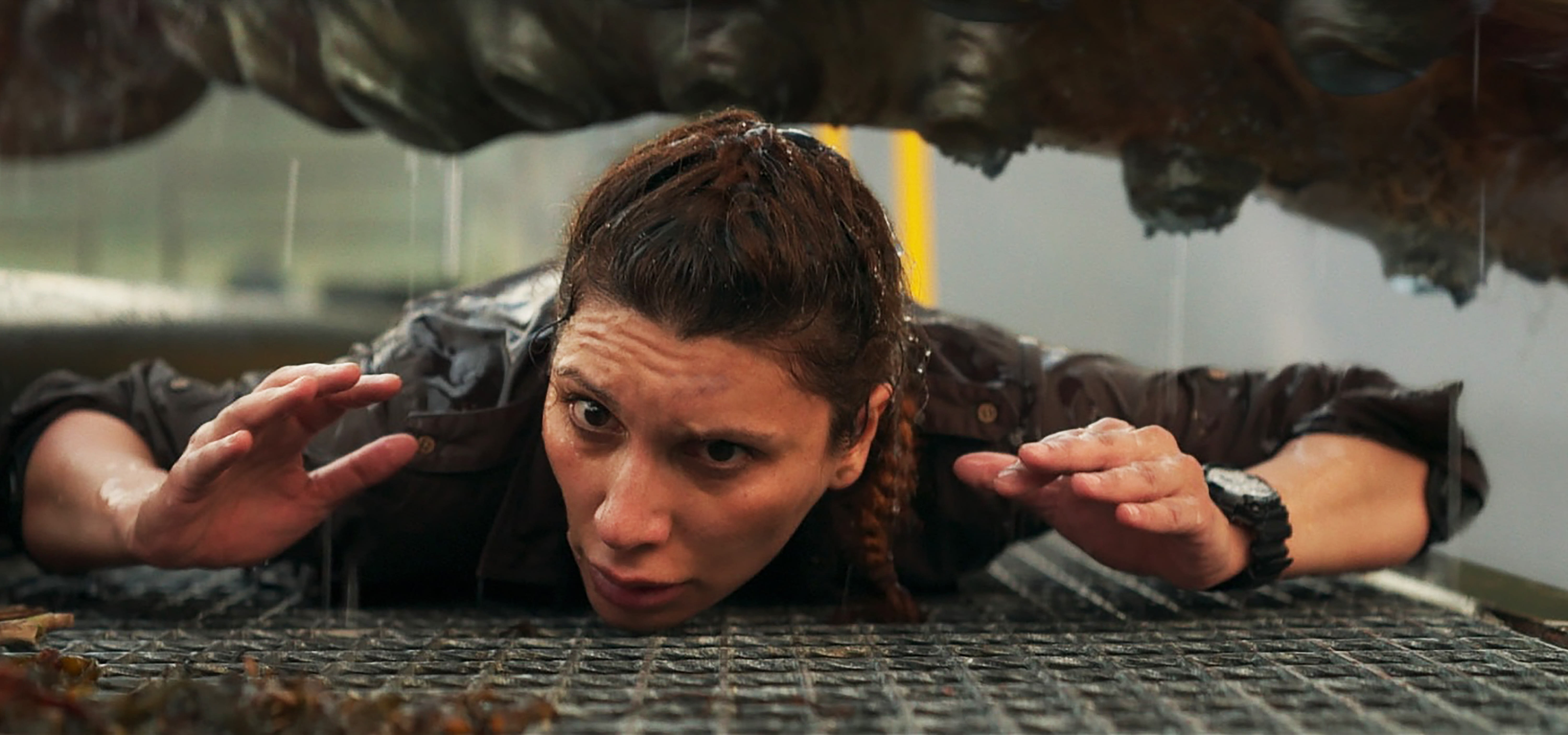 Hovedpersonen Johanne (Sara Khorami) unngår så vidt Krakens tentakler. 