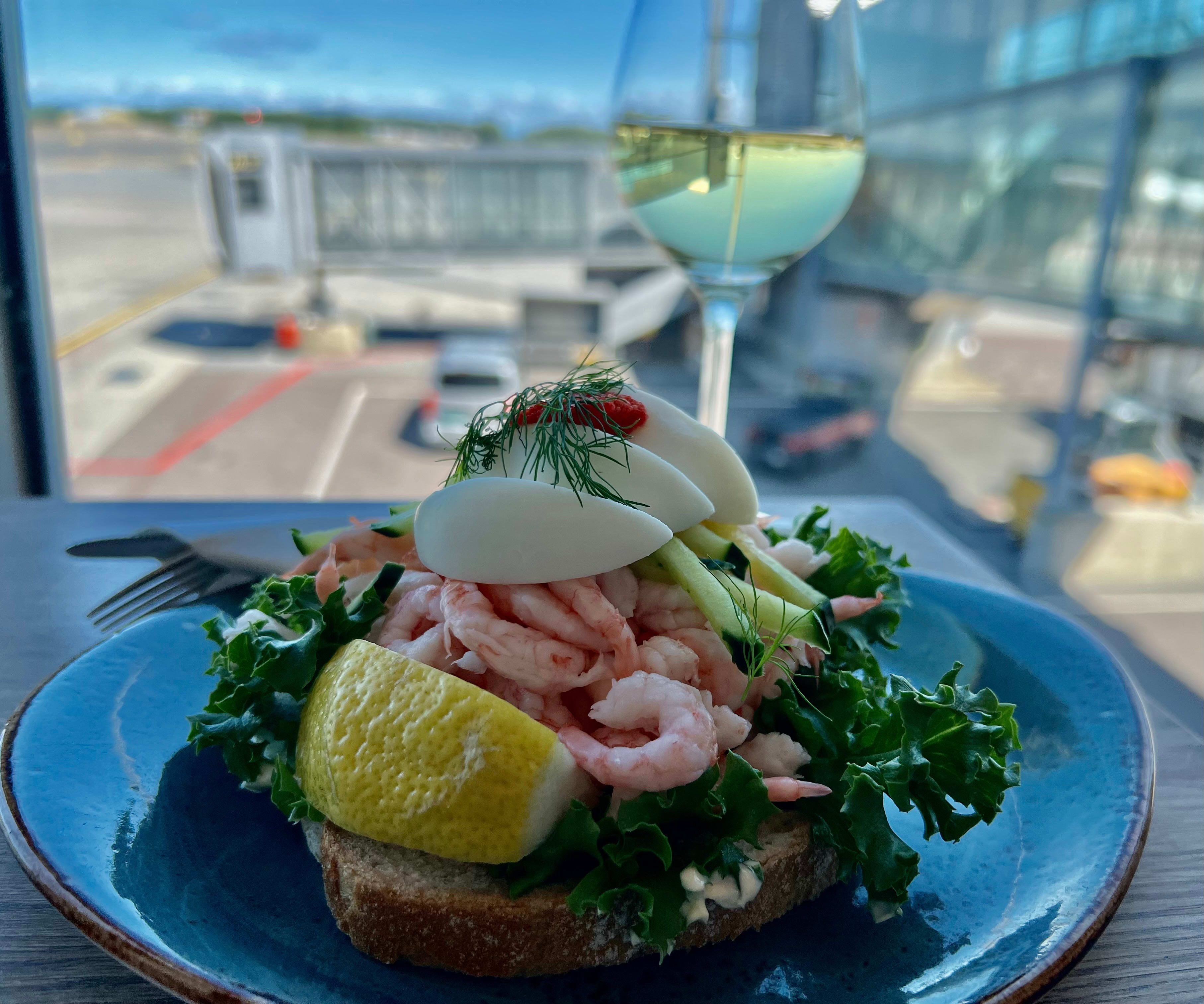 Test av alle 20 spisesteder og restauranter i avgangshallene på Gardermoen: Her finner du den beste maten