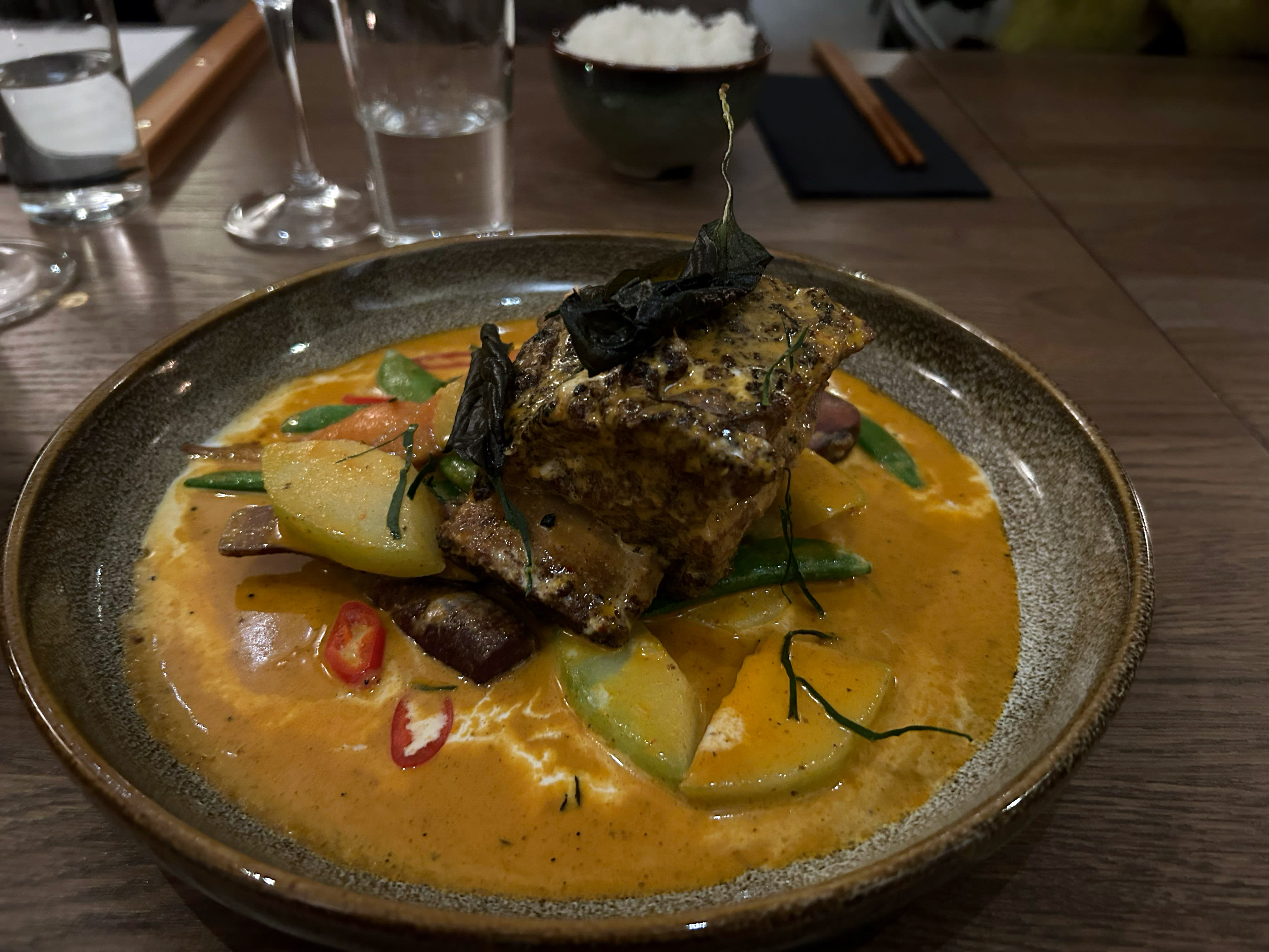 Curry-sausen er tilnærmet perfekt.