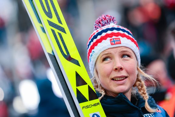 Hoppkvinnene må vente: Snøvær utsetter konkurransestart på Lillehammer