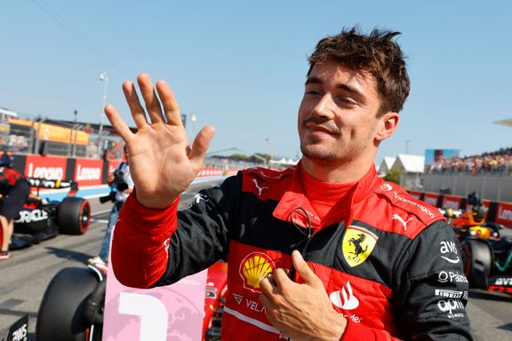 Sainz «tauet» Leclerc til ny kvalik-seier: – Villige til å hjelpe hverandre