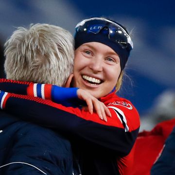 OL-heltene hyller den norske skøytesensasjonen: – En utrolig prestasjon