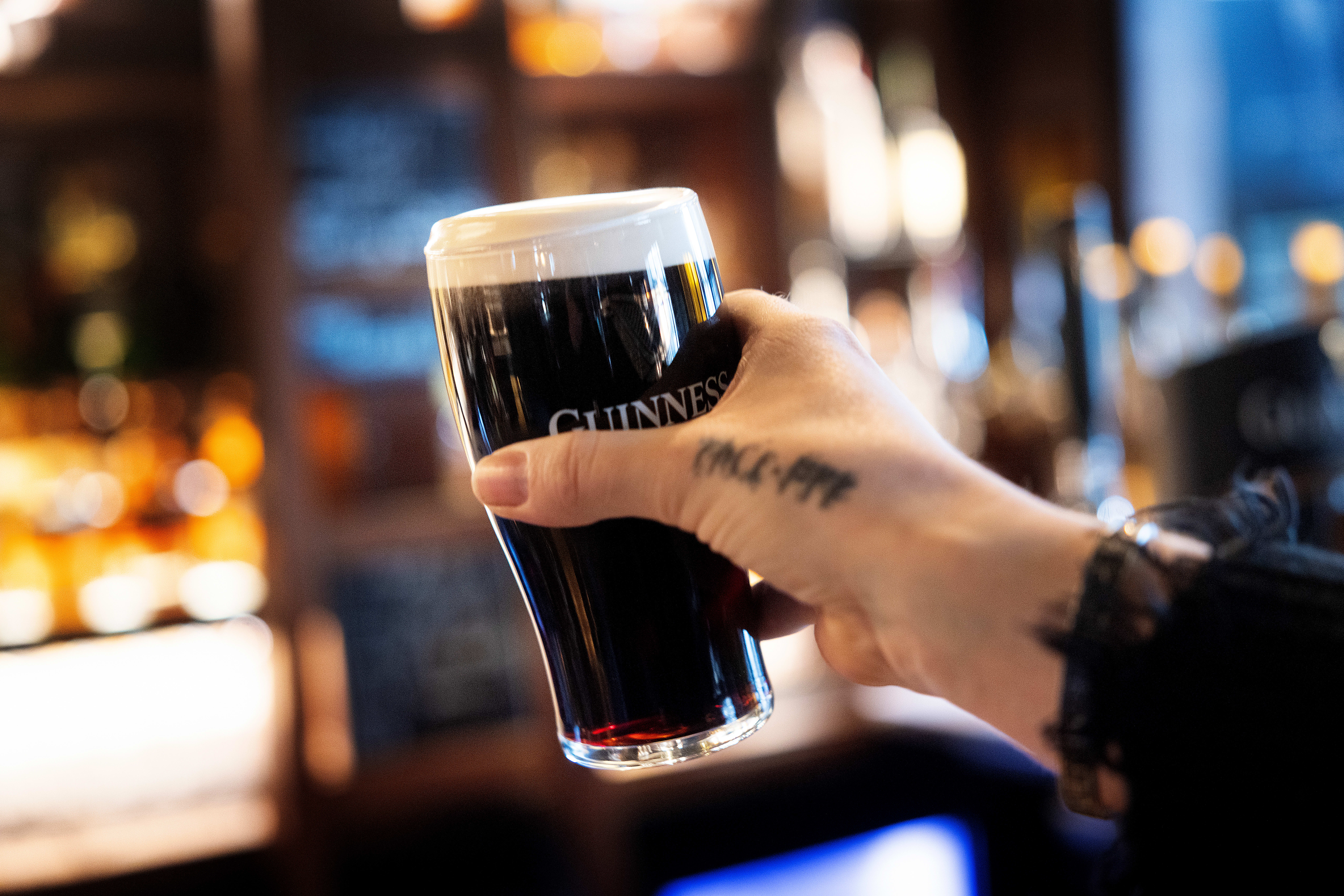 Guinnessen er tilbake i byen. Og vi har møtt «Guinness-guruen». 