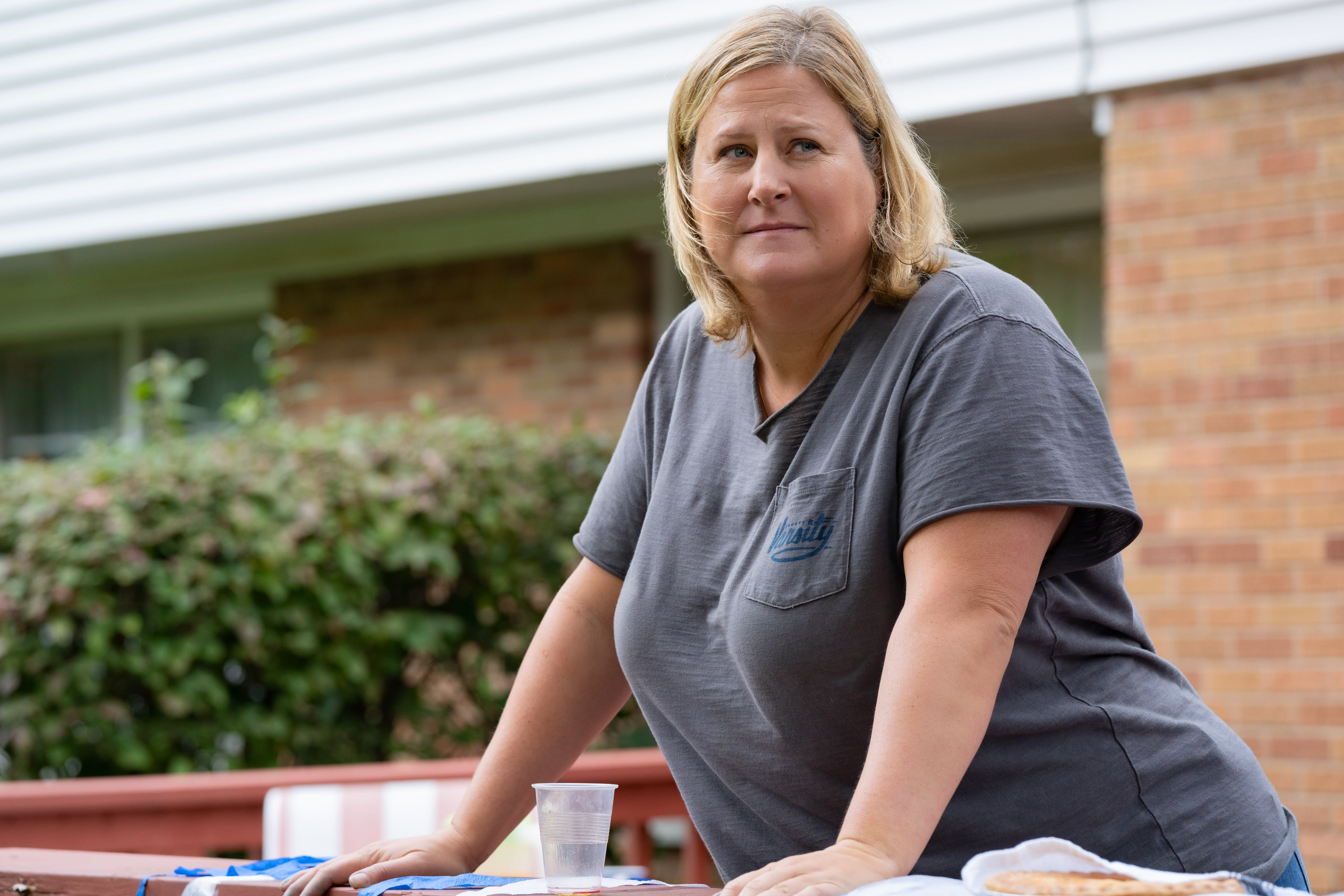 Bridget Everett er fin som Sam.