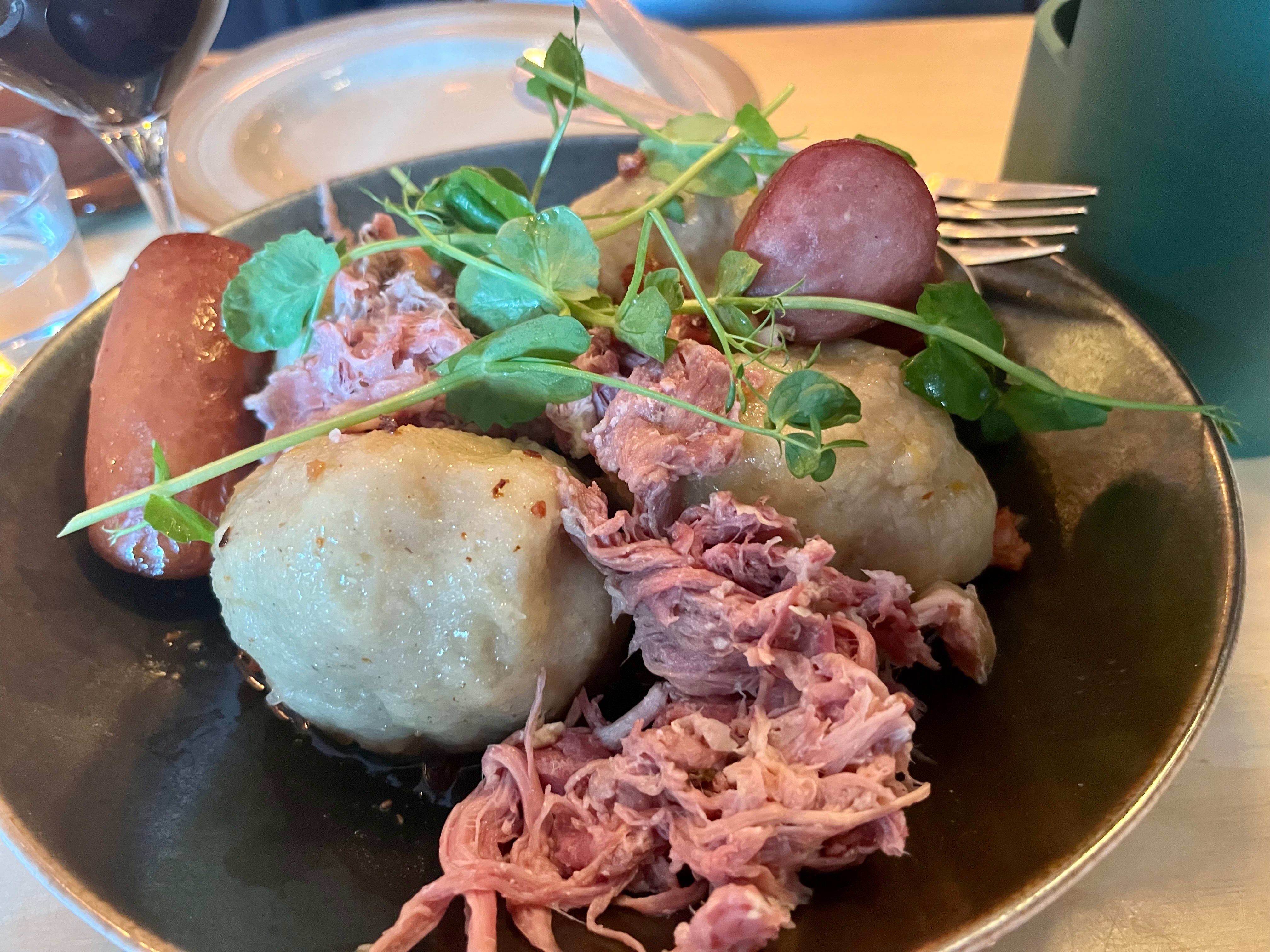 Komlene på Smalhans serveres på sosiale delefat. 