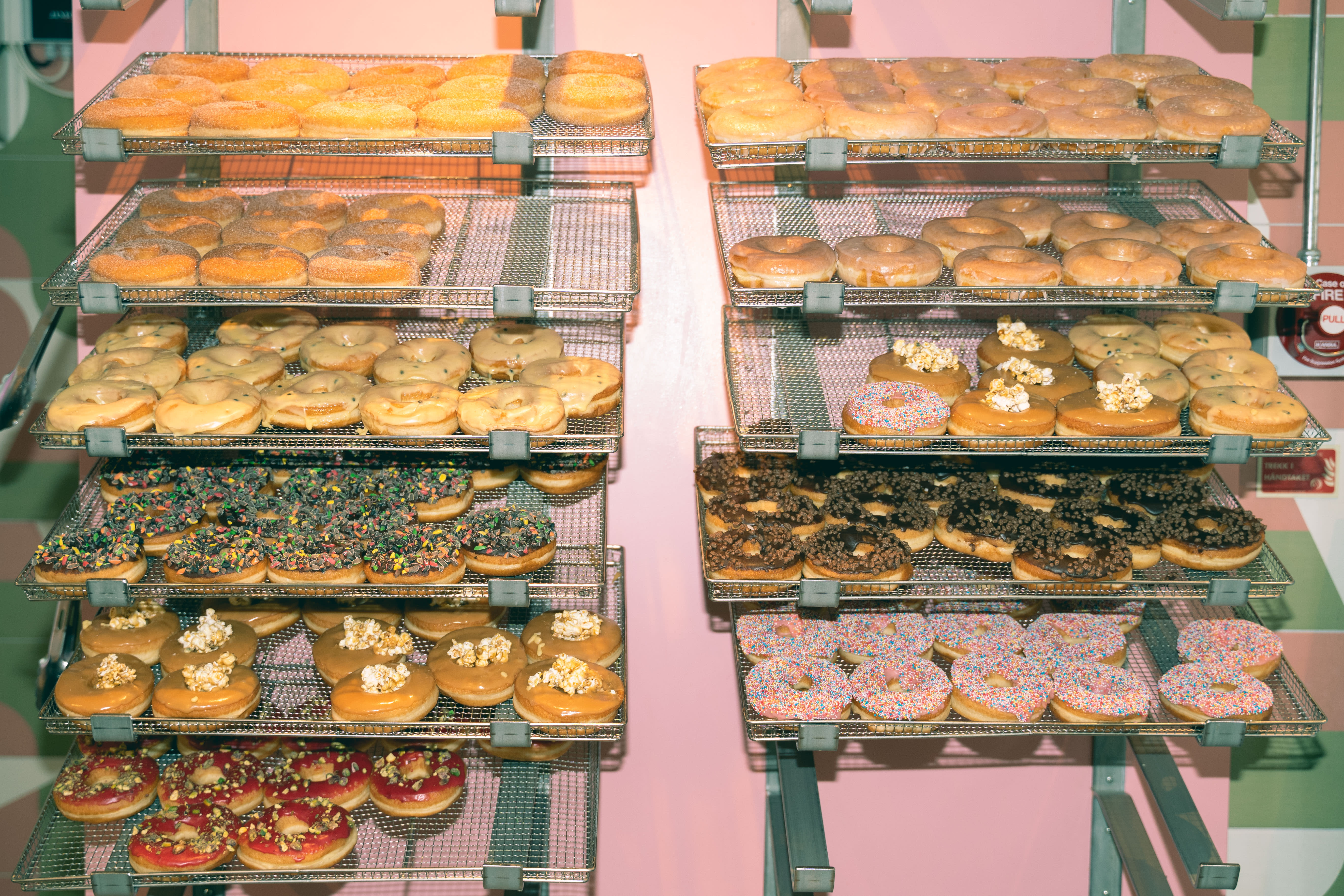 Talormade får flere leveranser med ferske donuts hver dag, også veganske.