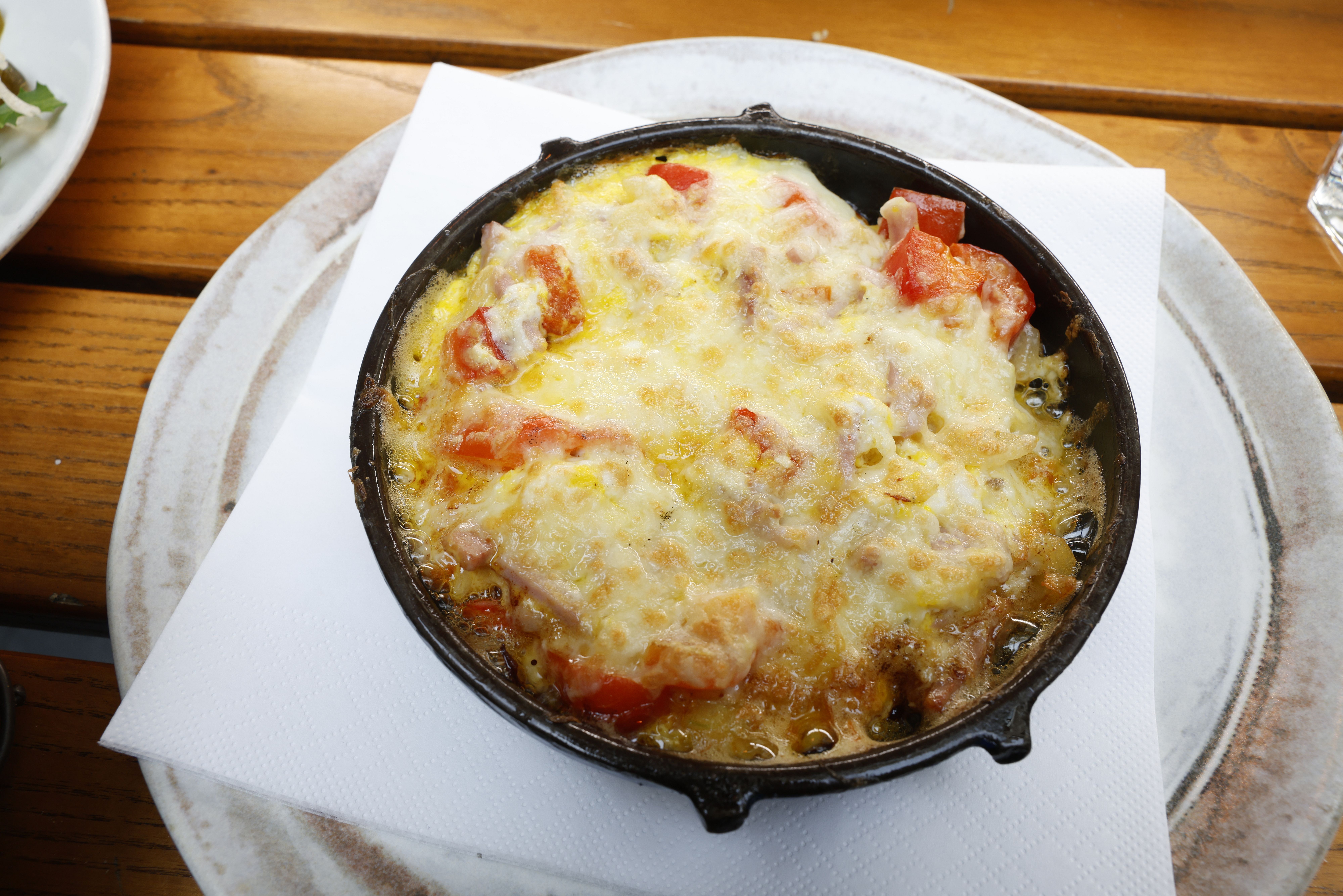 Café Sara har 60 retter på menyen. Vi testet alle sammen.