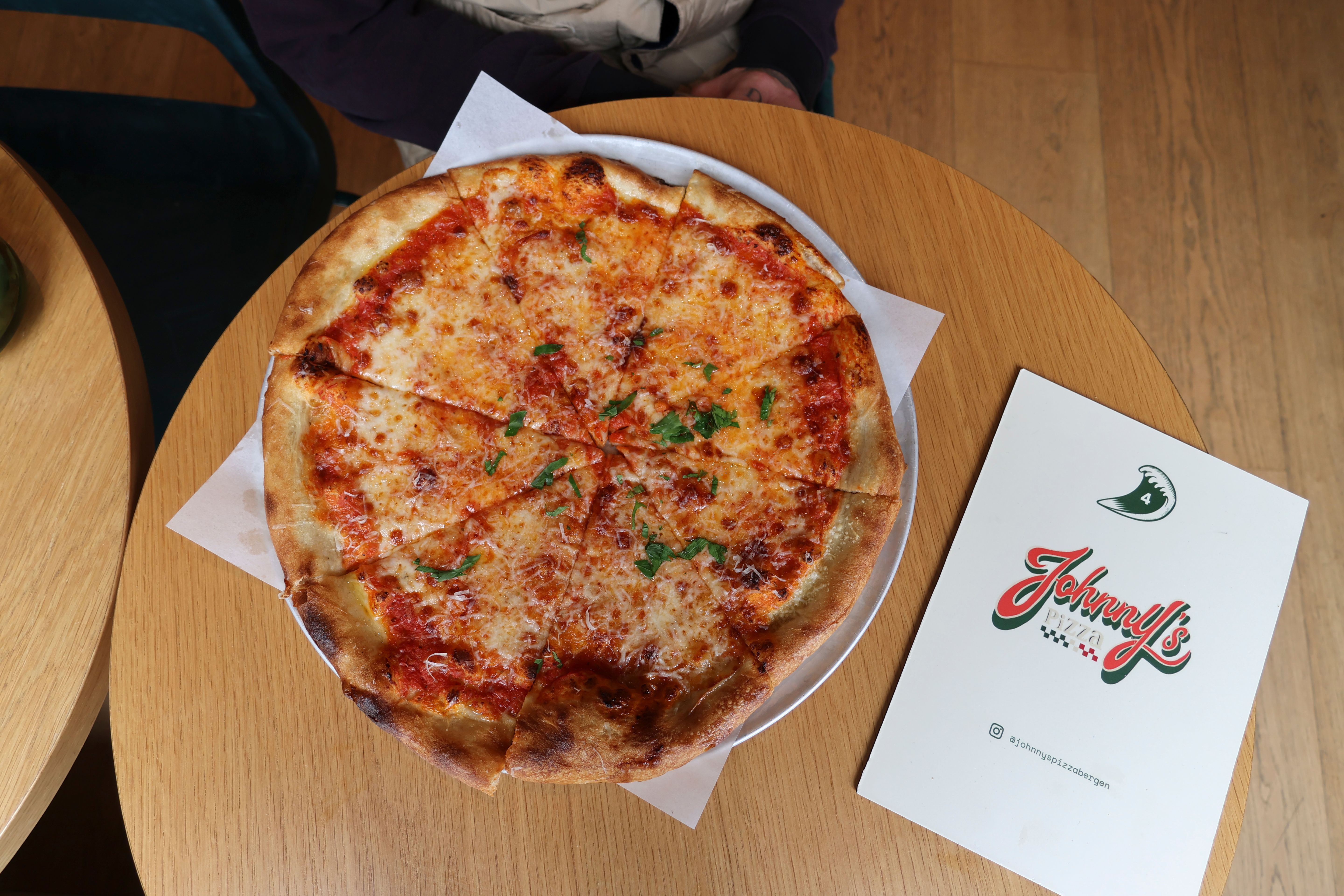  Cheese Pizza til 219 kroner.