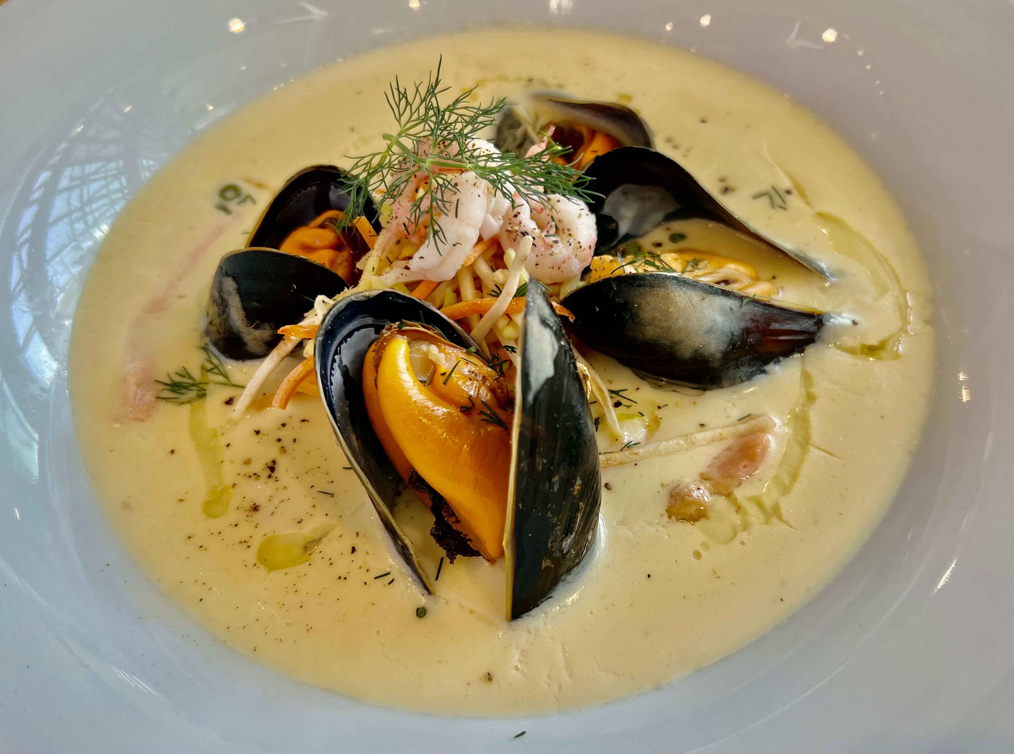 Test av alle 20 spisesteder og restauranter i avgangshallene på Gardermoen: Her finner du den beste maten