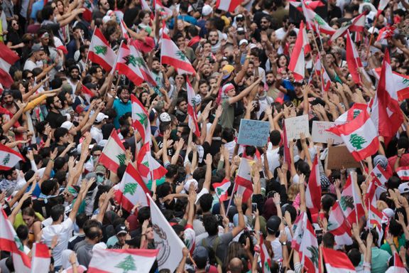 Hundretusenvis i gatene: Ny masseprotest mot Libanons regjering