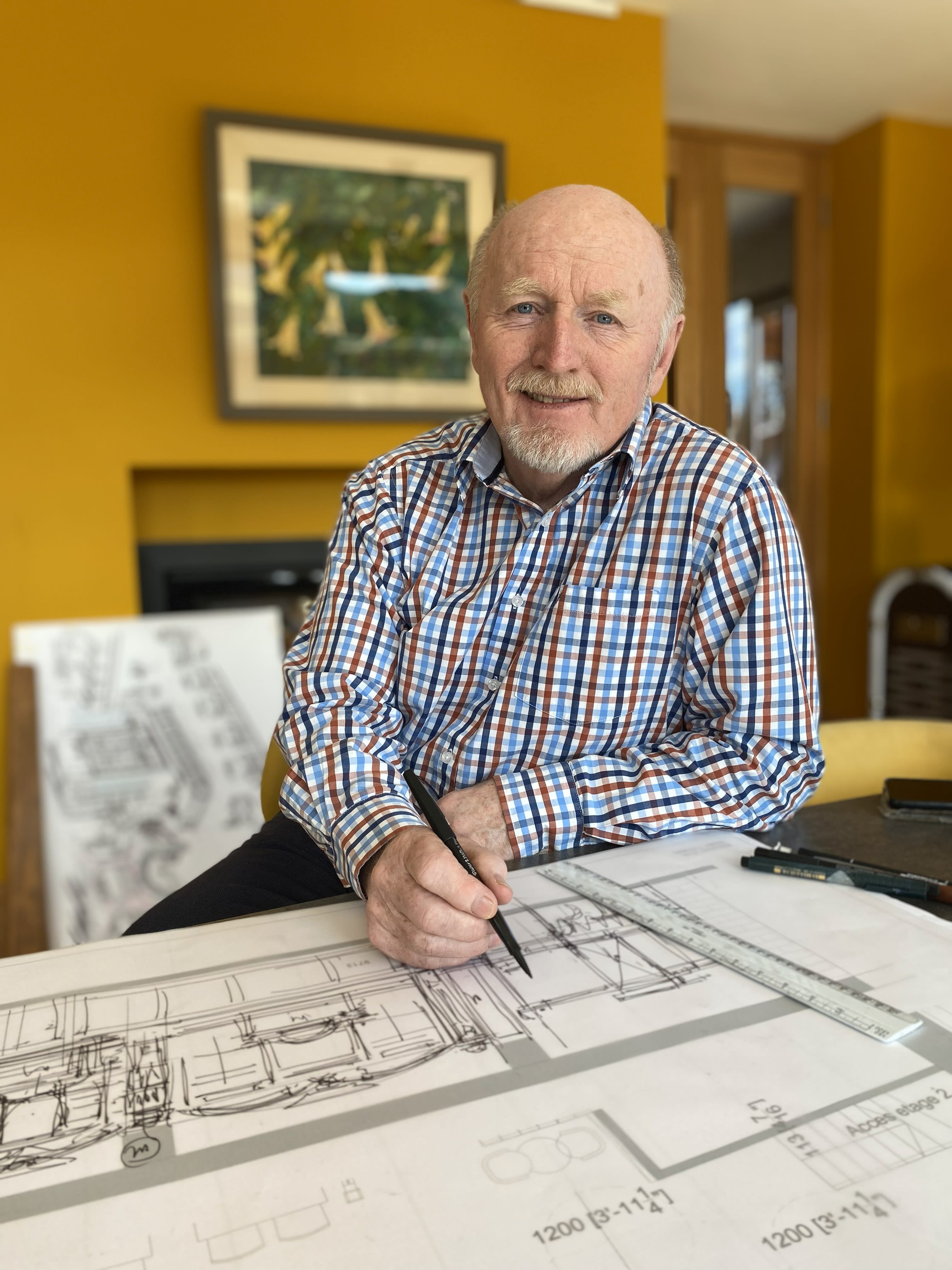 Irske Mel McNally i aksjon med å designe en ny irsk pub. 