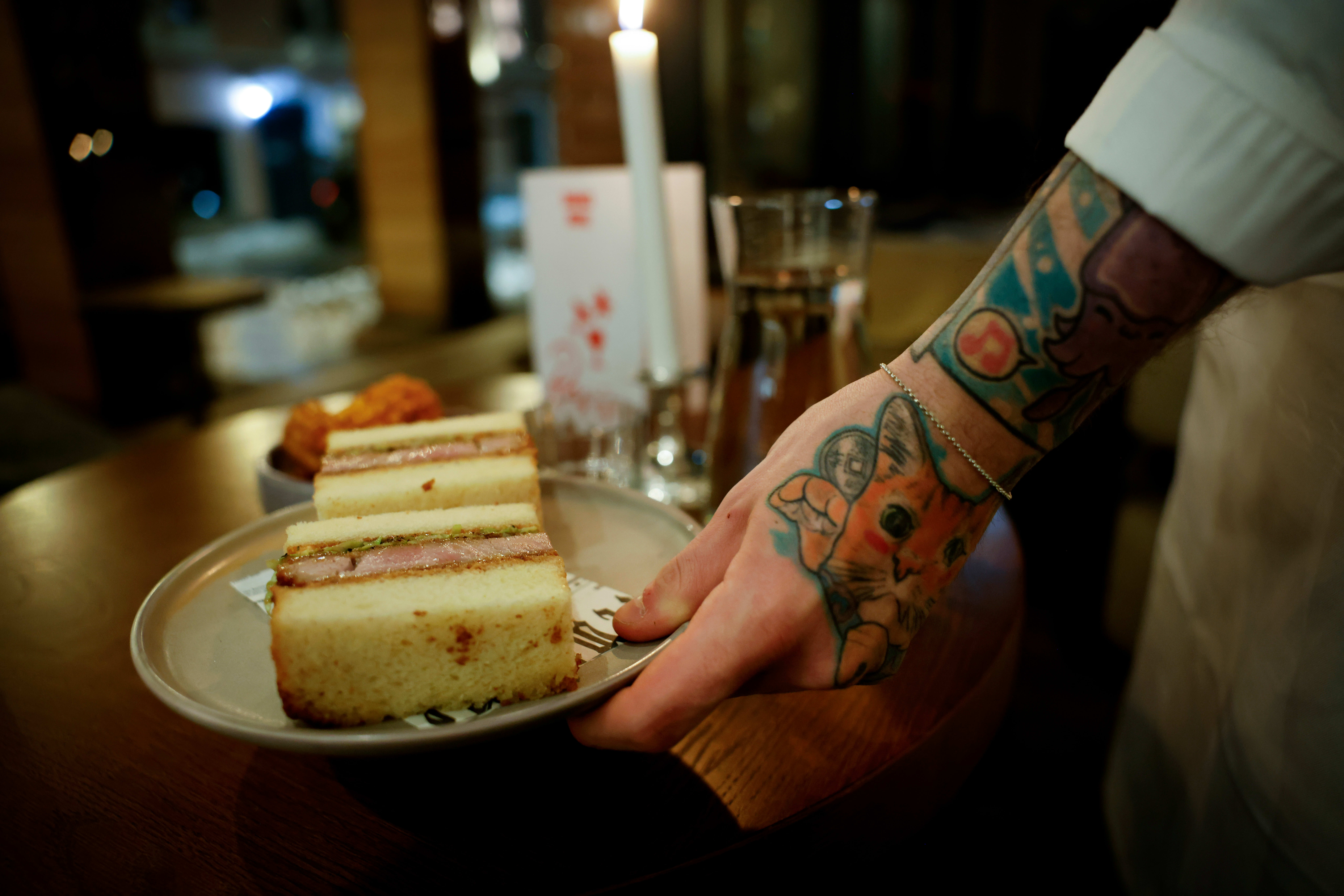 Katsu sando både ser innbydende ut og smaker godt.