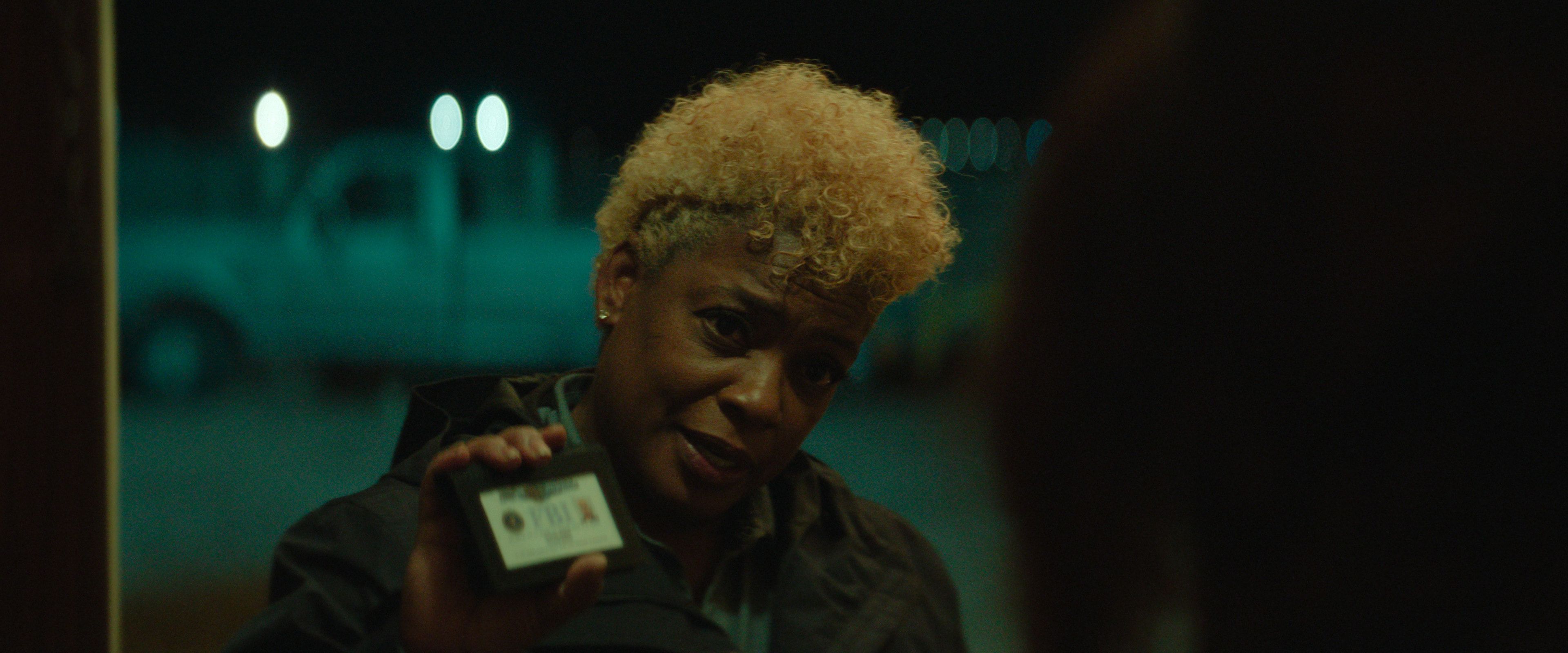Aunjanue Ellis-Taylor som FBI-detektiv Billie Rand er besatt i sin jakt på Lucky Armstrong, mafiasjefen Priscilla Armstrong og alle andre som er i deres kriminelle nettverk.
