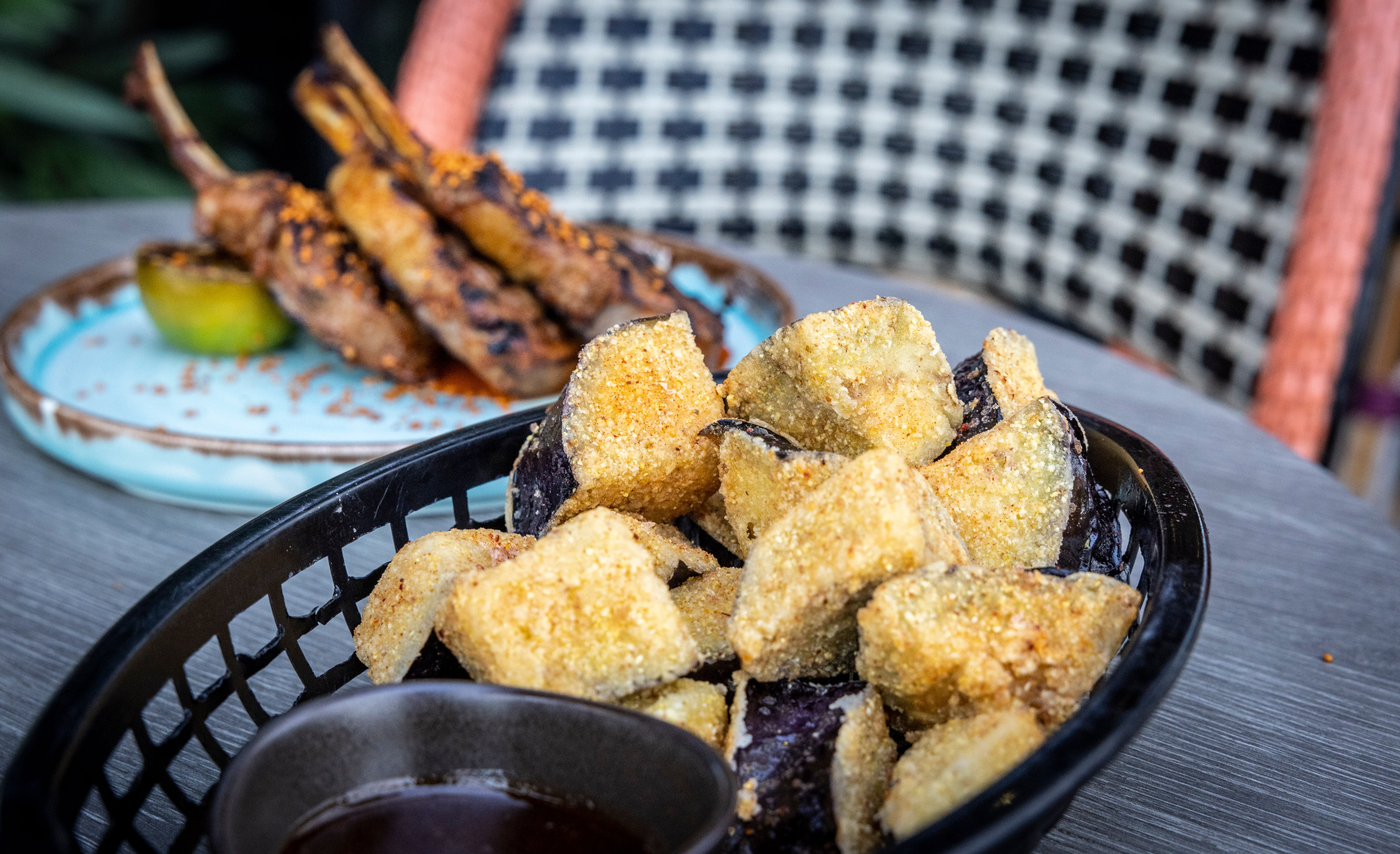 Fritert aubergine med dipp. 