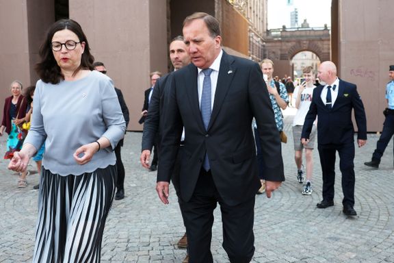 For aller første gang får en svensk statsminister sparken. Hvordan kunne det skje?
