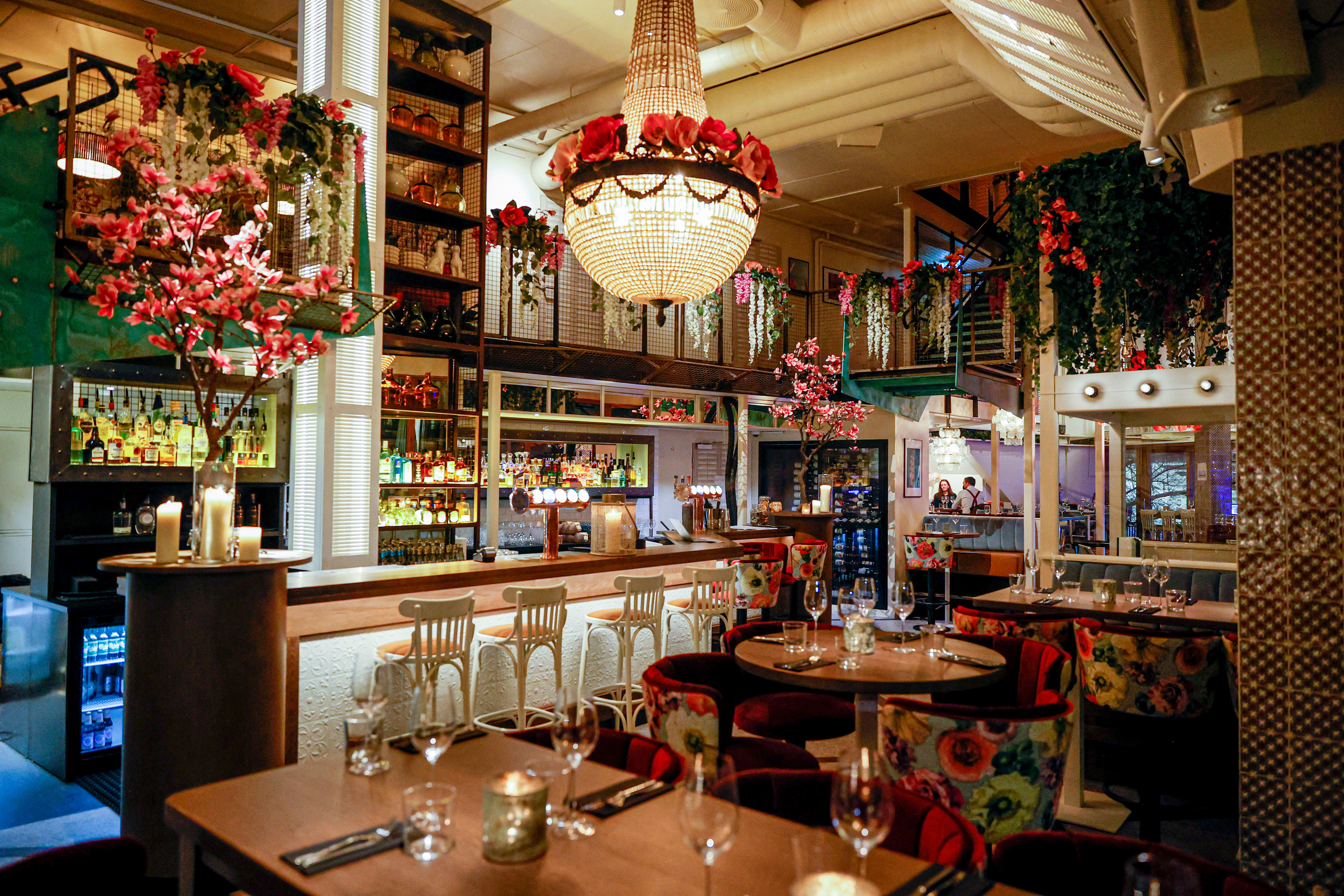 De som driver Bar Vulkan på Grünerløkka, sliter med å forstå hvordan noen aktører kan overleve når de selger billigere pils enn dem.