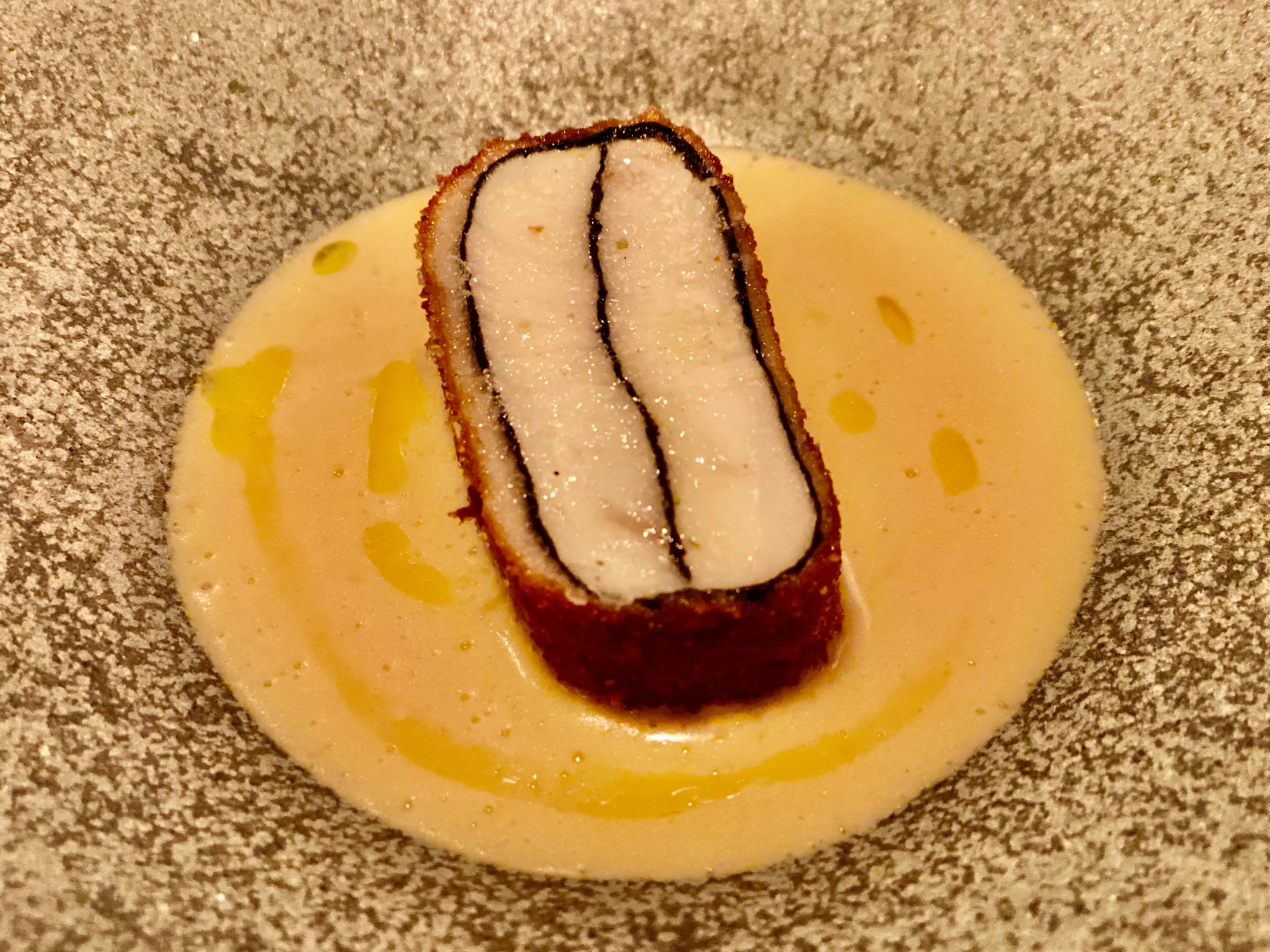 Villkveite med nori i en hakket for syrlig yuzusmørsaus. 