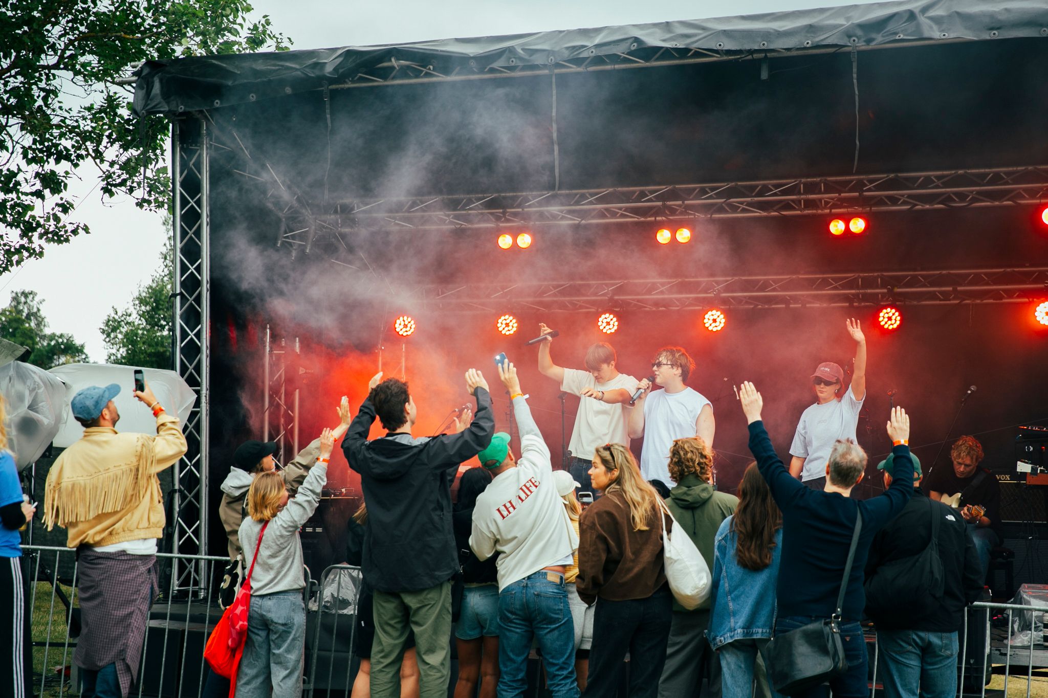 Det var ikke mange som hadde kommet enda, da Løkka Harmony spilte, men de oppmøtte ga alt.
