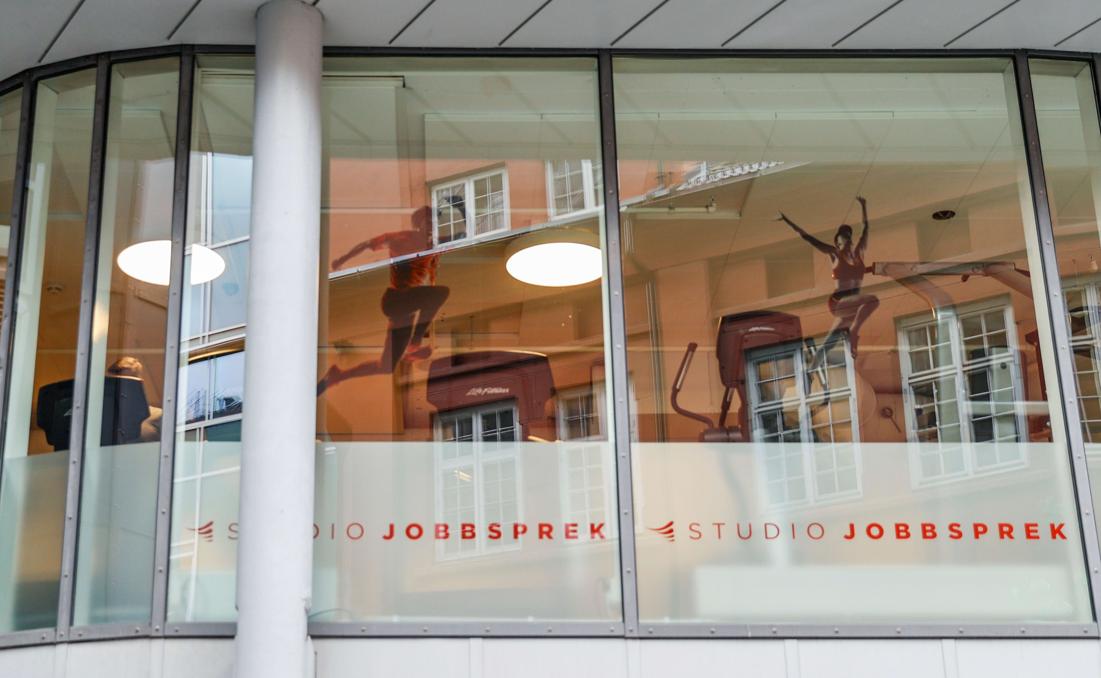 Her får du sikkert muligheten til å se supereliten svette litt også. Kanskje alene verdt pengene?