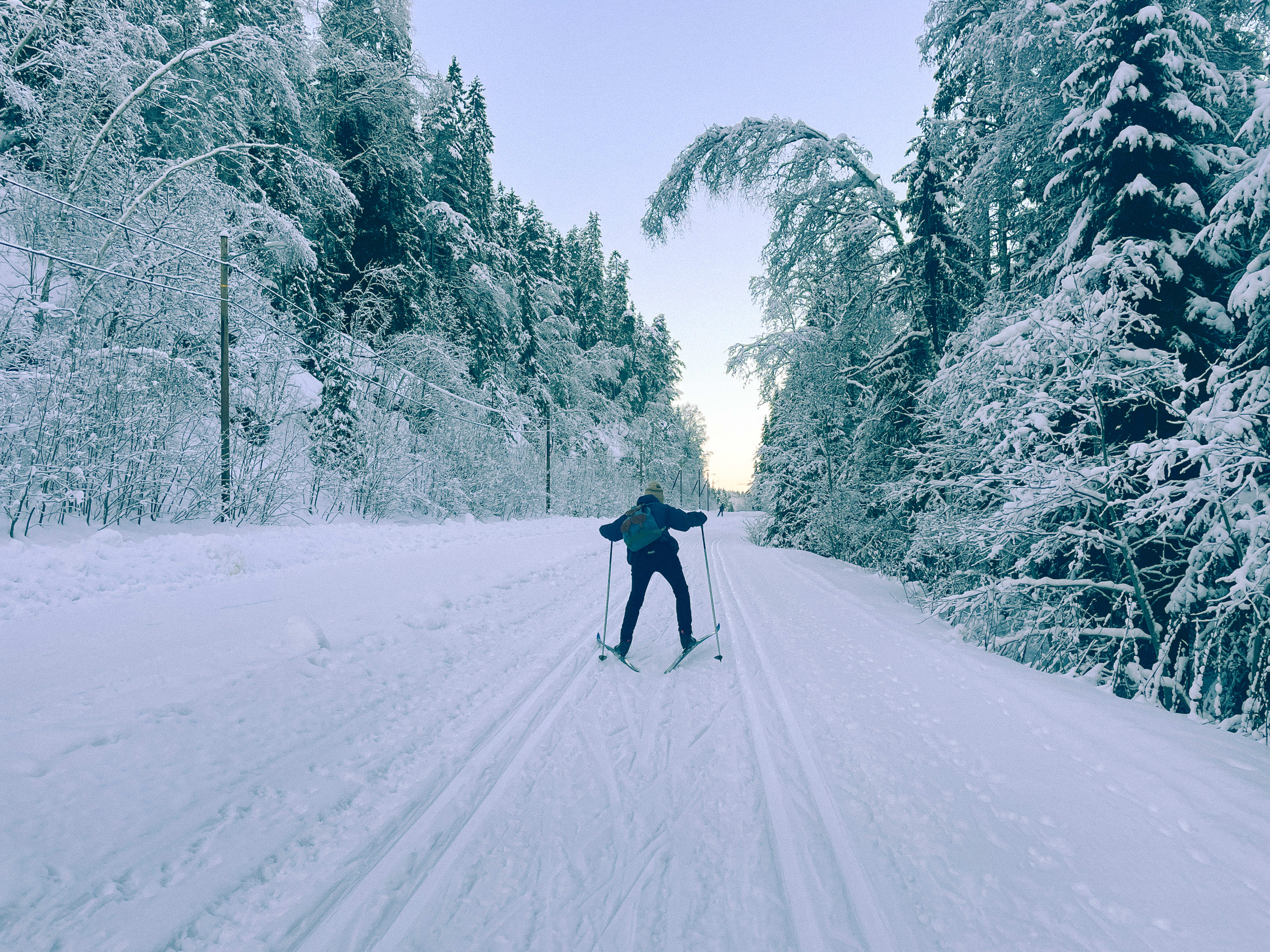 Skøyteteknikken måtte testes ut. Det ble kanskje fire stavtak før jeg mistet balansen.