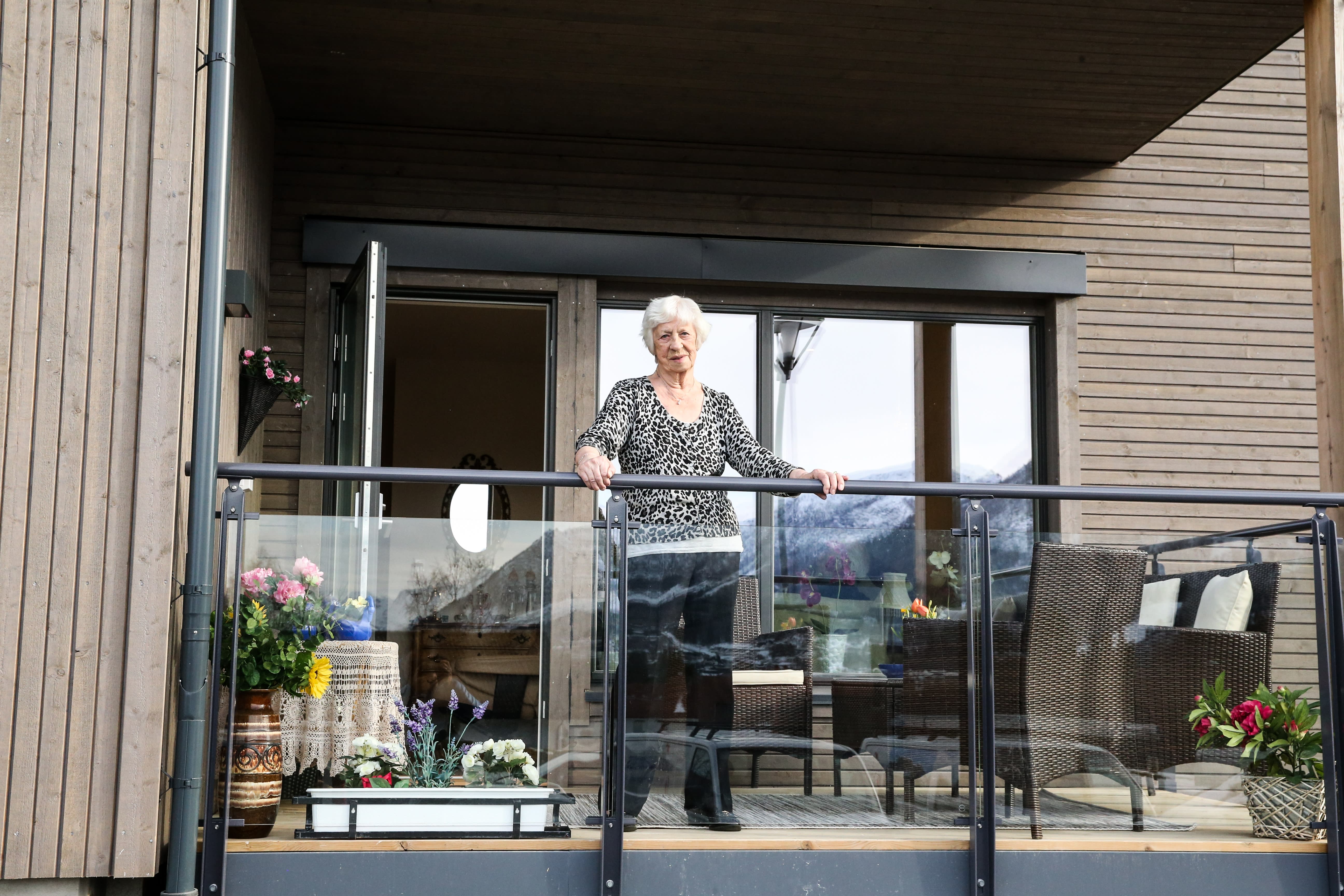 Det at Solveig (86) bor akkurat her gjør henne unik