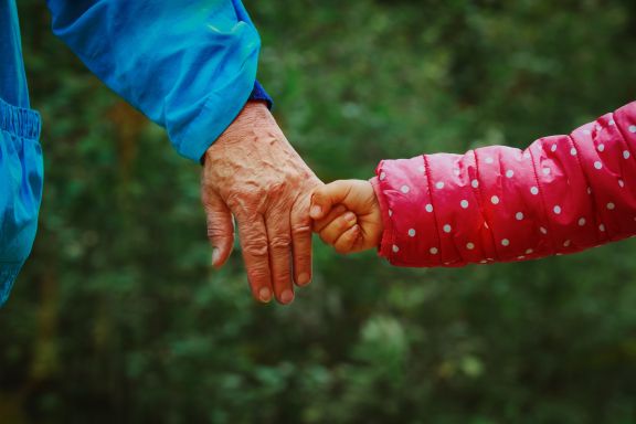 Besteforeldre som ikke tar seg eller får tid med barnebarna: Slik takler dere familiekonfliktene