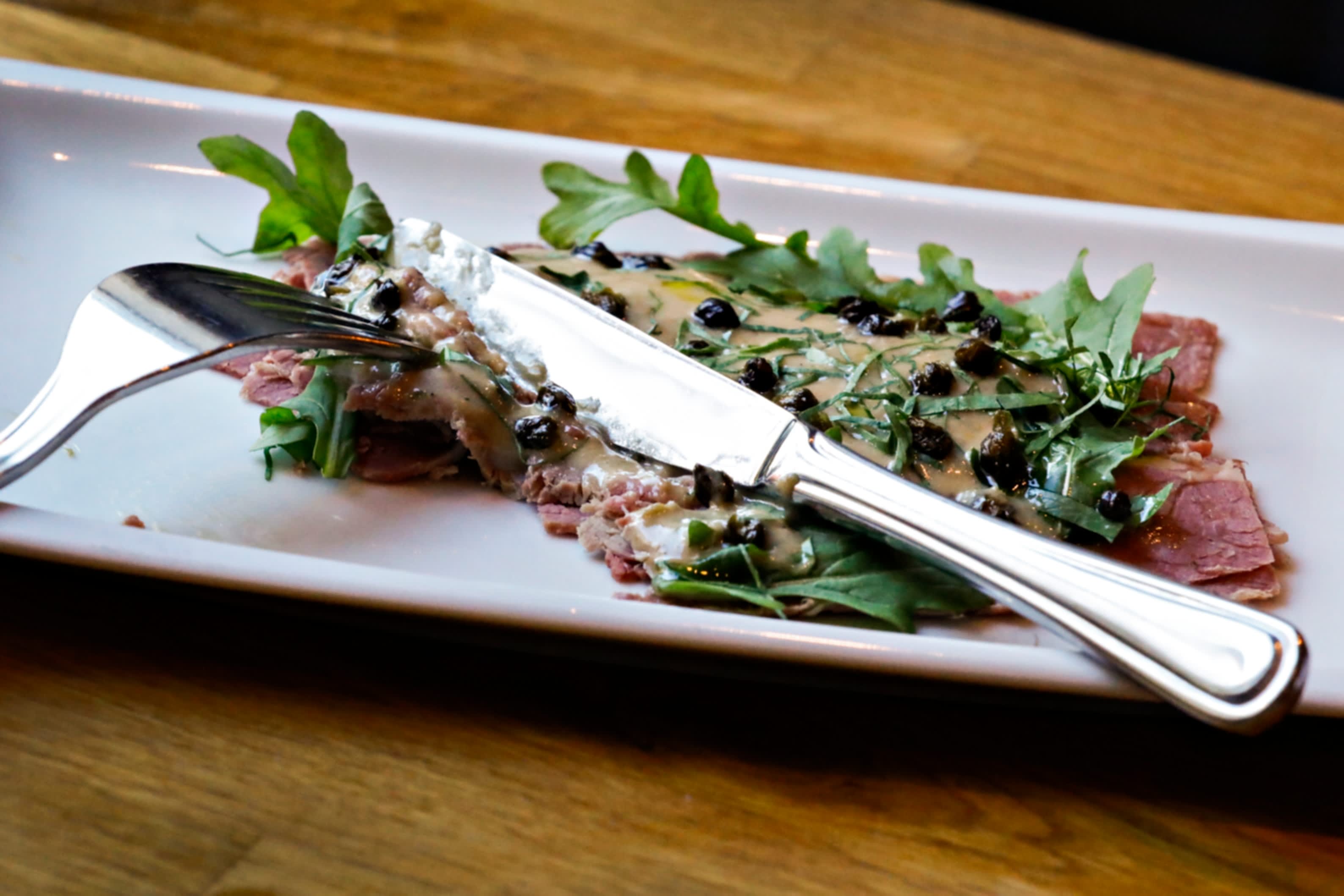 Vitello tonnati er en deilig start på måltidet.