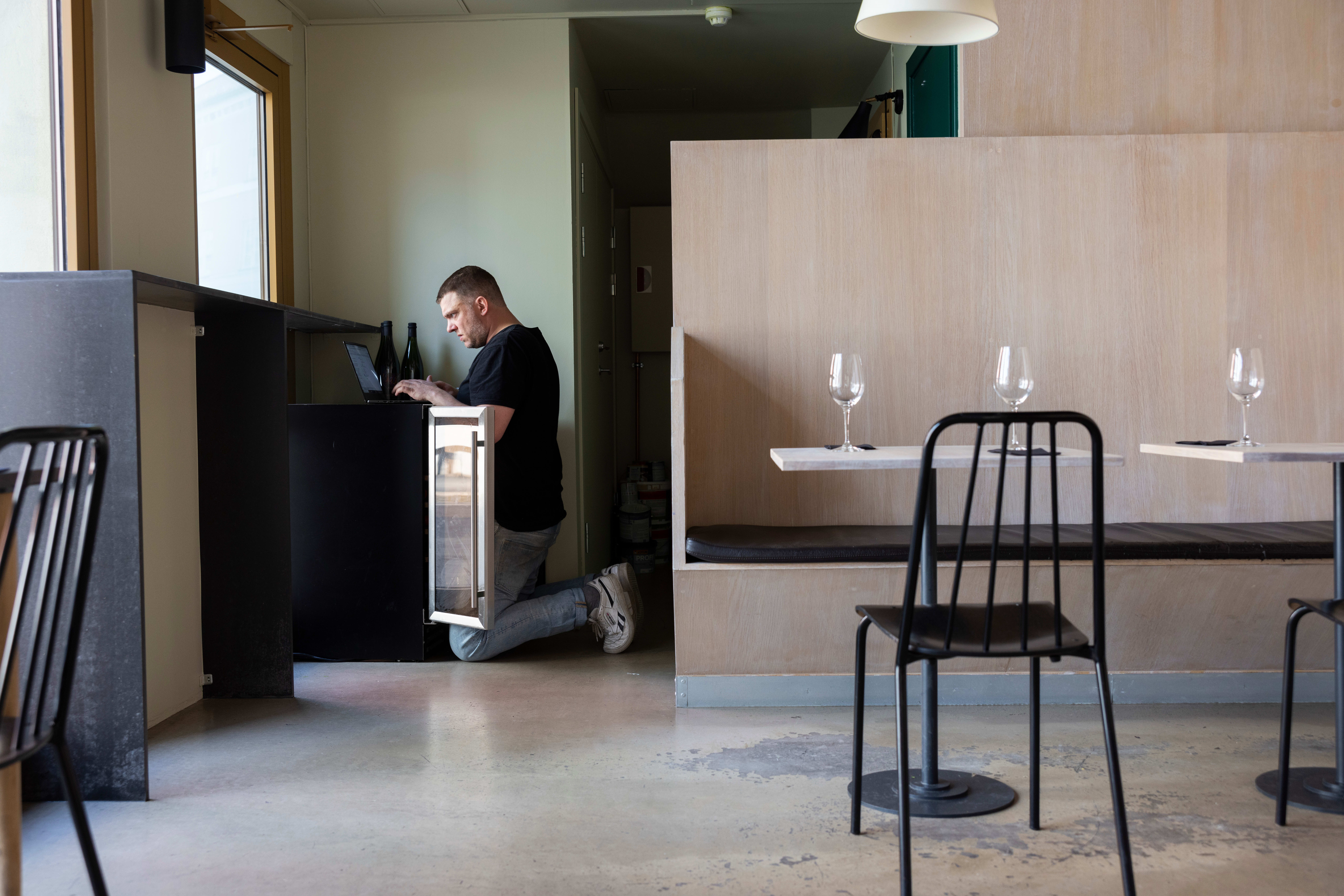 Foreløpig er det lite bilder og planter i lokalet. Torstein Voksø Eek ønsker personalet selv skal innrede etter hvert.