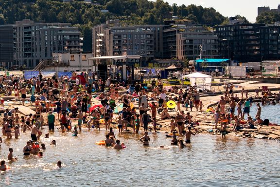 Allerede før klokken 10 på lørdag var det fullt på Oslos nyeste strand