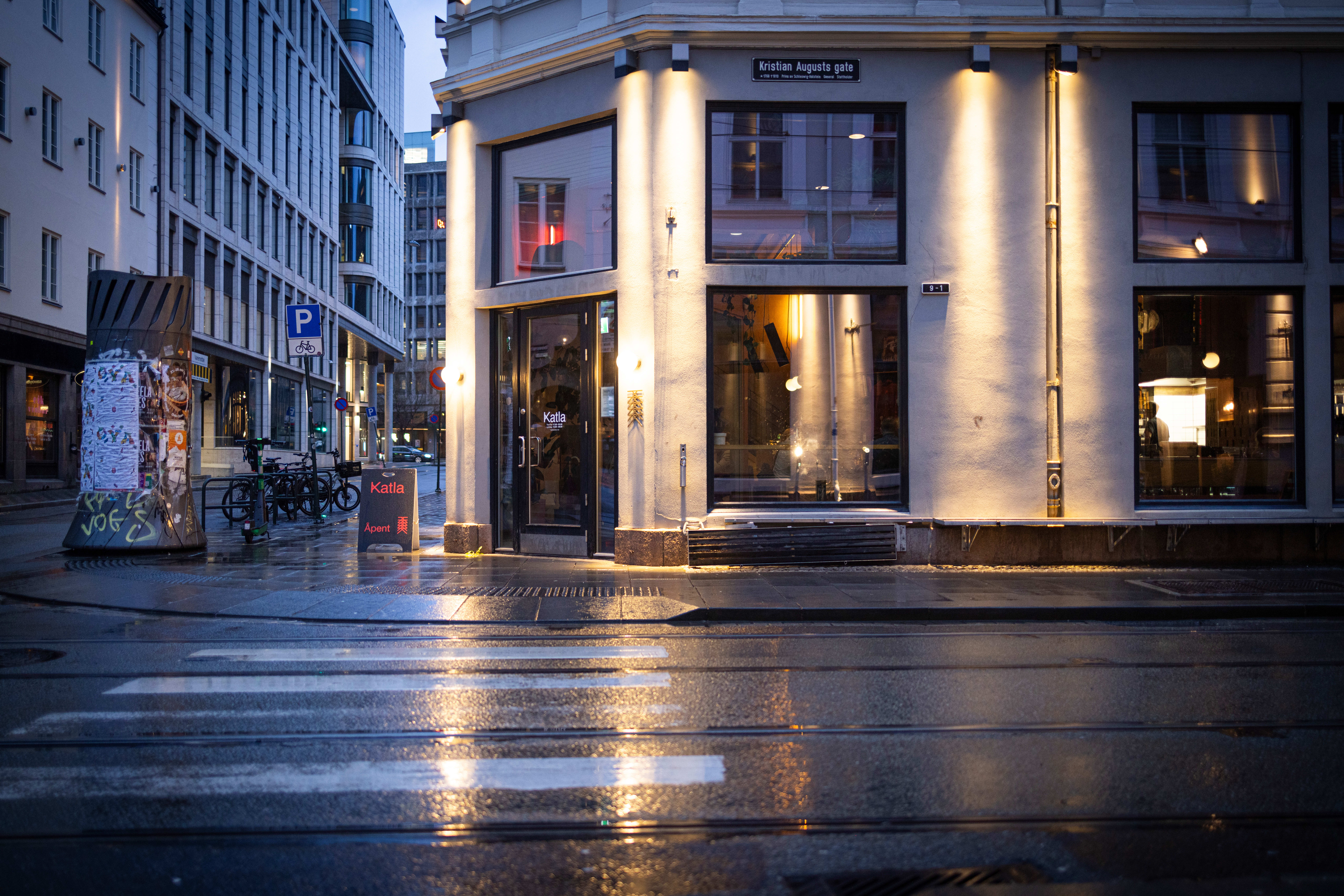 Ser du etter varmere strøk, går du inn denne døren. 