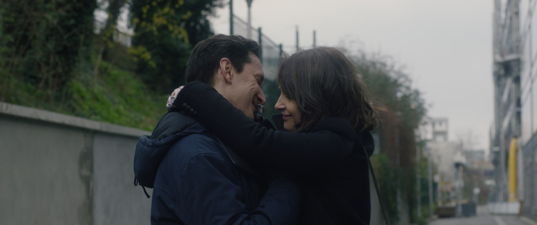 Halvveis i filmen får vi de første scenene hvor François (Grégoire Colin) og Sara (Juliette Binoche) er sammen.