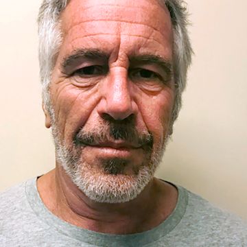 To fengselsvakter siktet etter Epsteins dødsfall