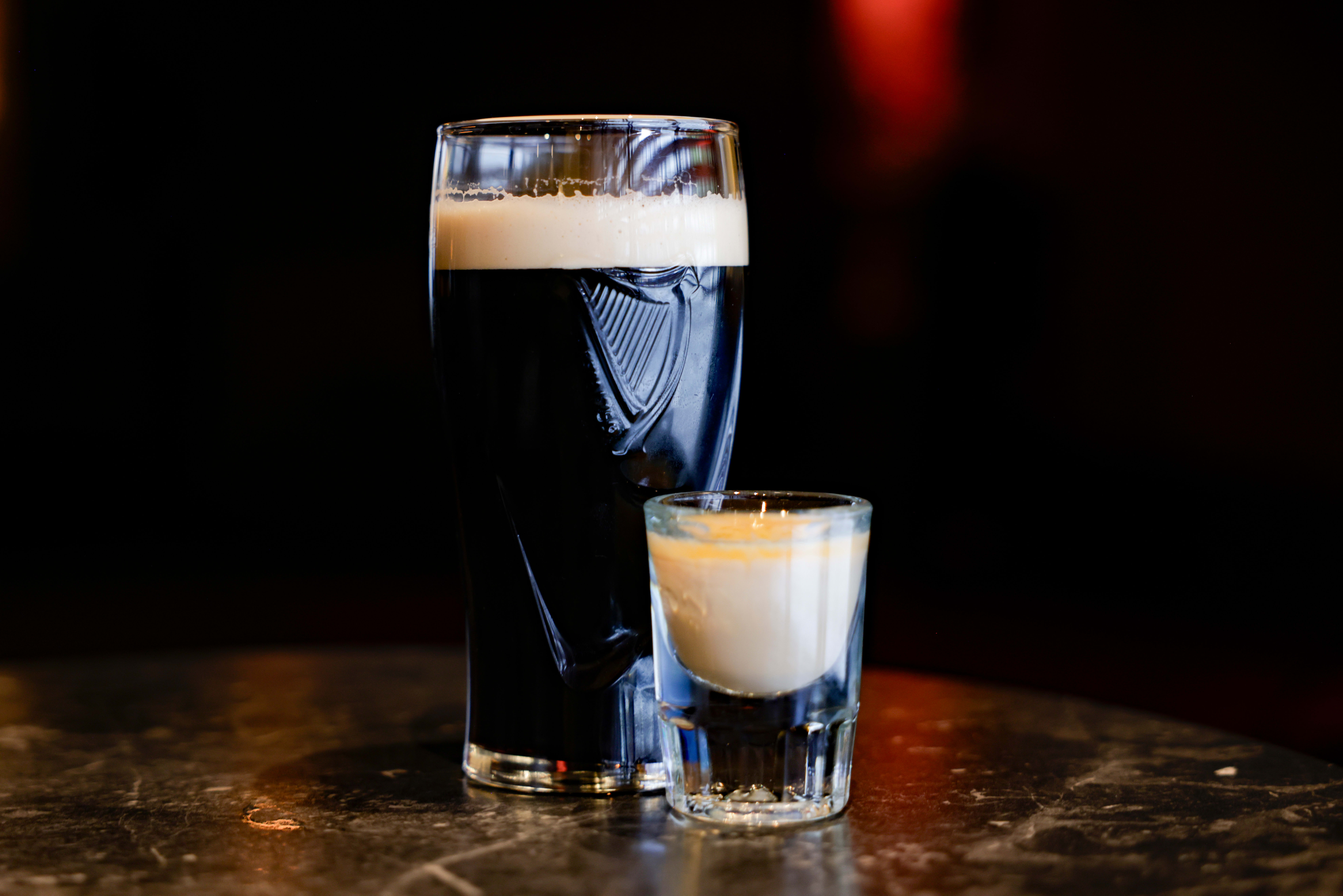 En yr Guinness, klar for å bombes. 