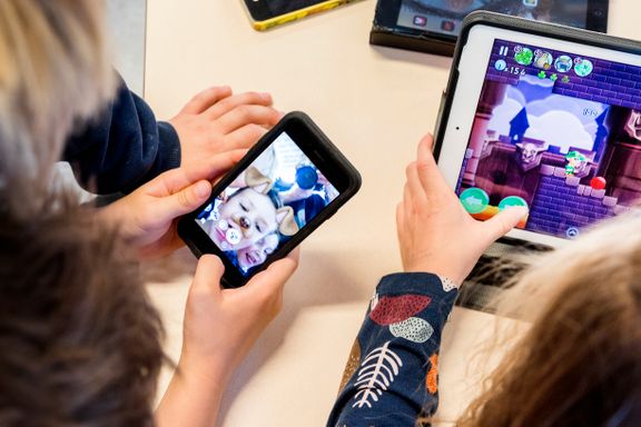  Flere positive til nasjonalt forbud mot mobilbruk i norsk skole 