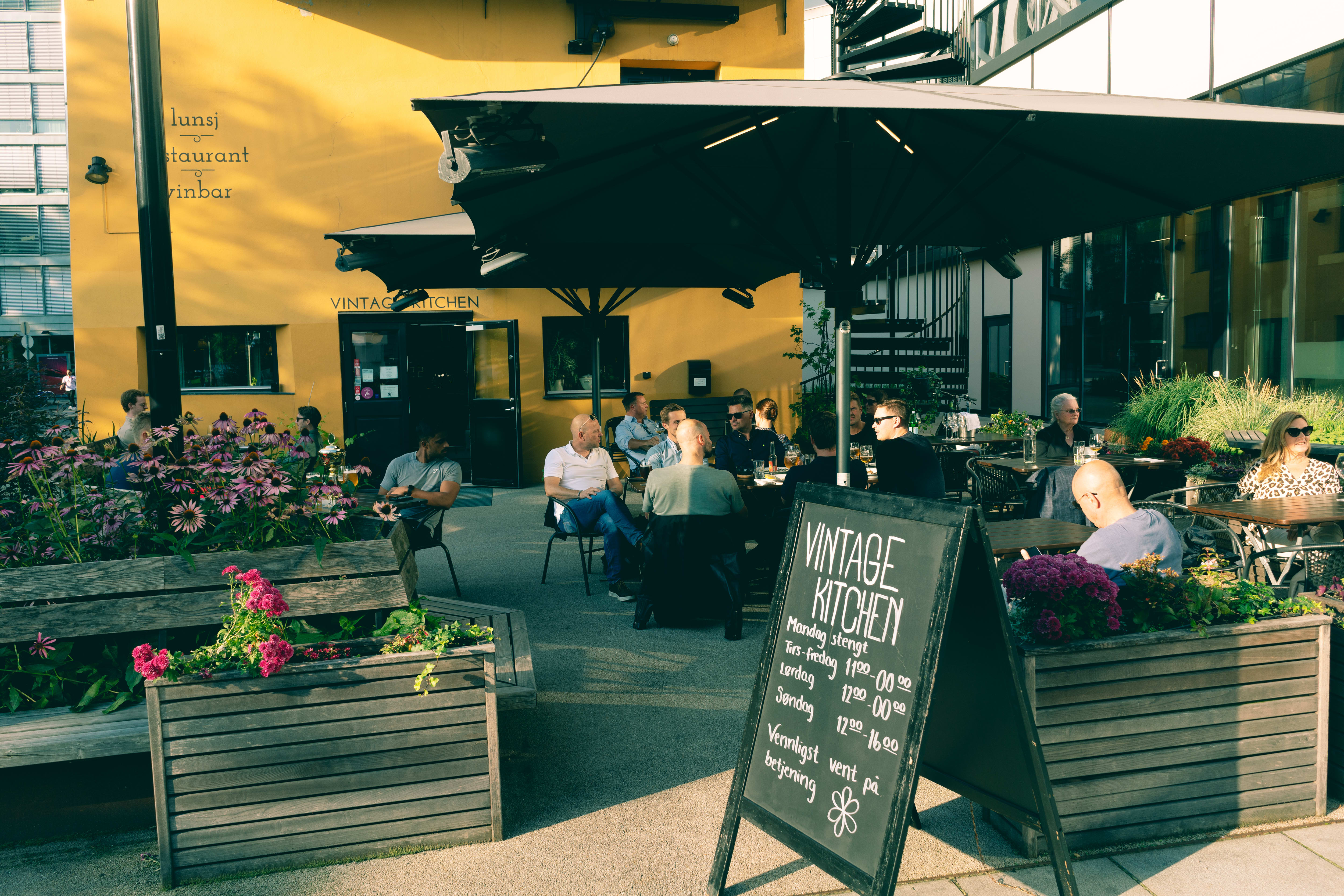 Vinbarer i Oslo med uteservering