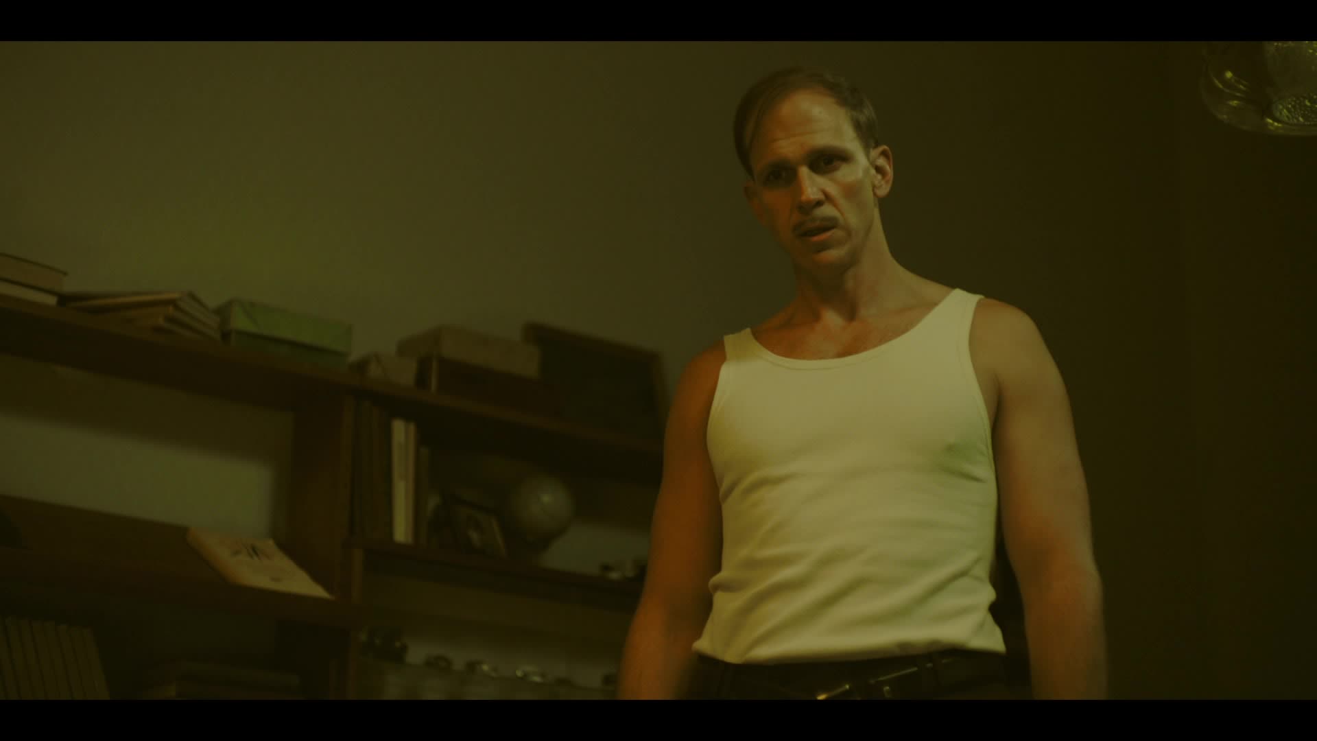 Gustaf Skarsgård spiller Pontis far.