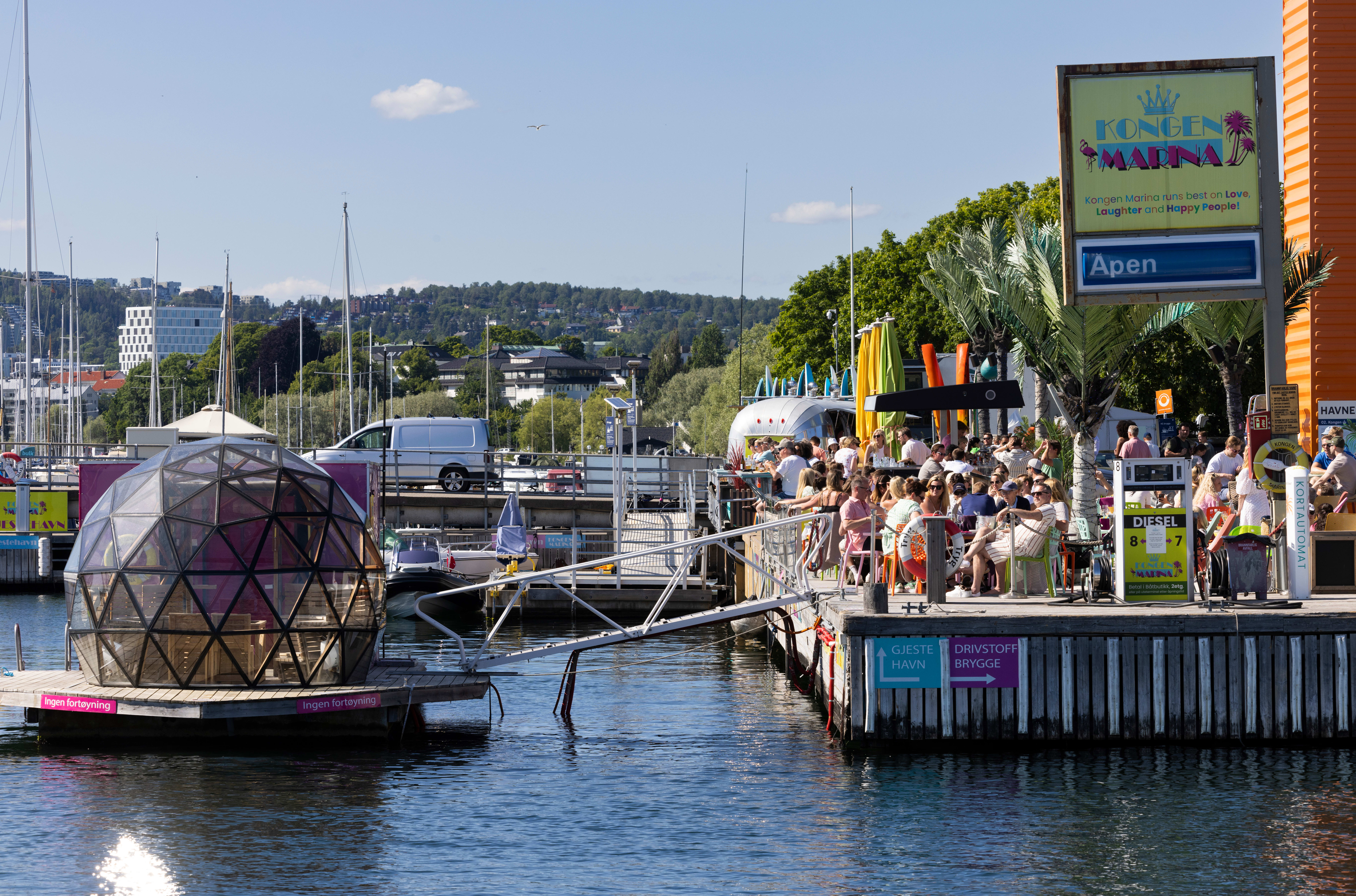 Ved Kongen Marina ligger deres gjennomsiktige «badstu-dome».