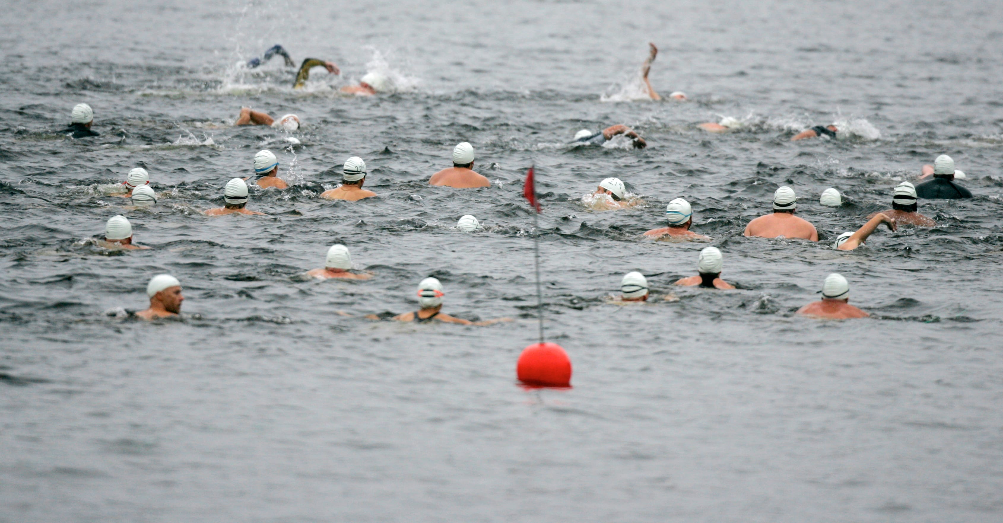 Første etappe på olympisk triatlon er 1500 meter svømming i Sognsvann. 